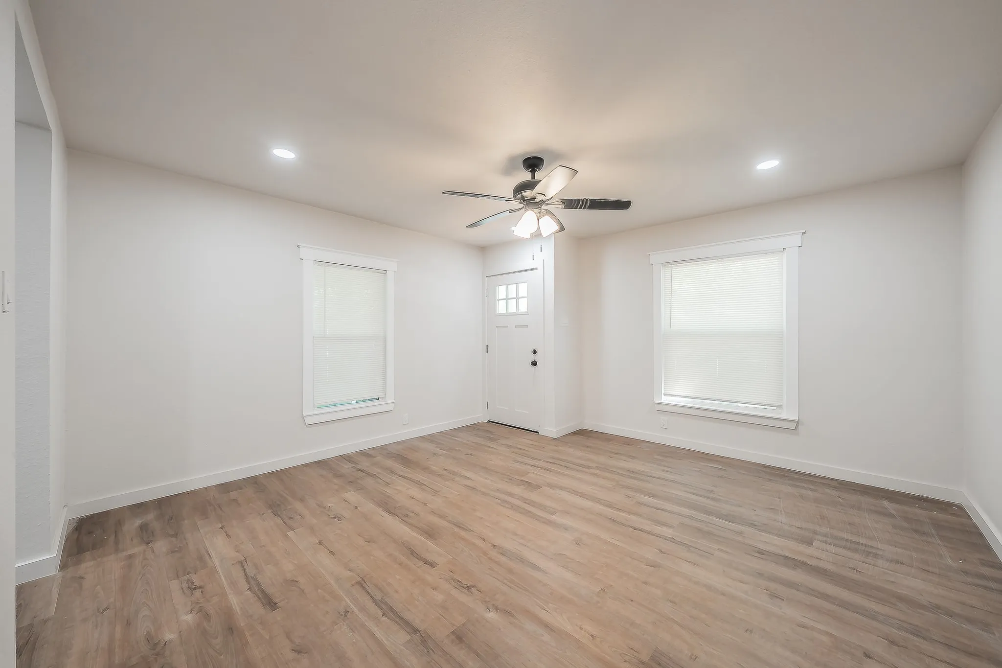 Single Family Residence For Sale in Parker County , 1228 S Brazos Street, Weatherford, Texas 76086, 3 Bedroom, 2 Bathroom, Garage spaces, 1,058 Sqft, built in 1958, mls#21410495, Real Estate Agent in Weatherford, Homes For Sale in Parker county, Homes For Sale in Weatherford, Realtor in Weatherford Texas, Real Estate Brokerage Independent Realty Texas, Luminita Cordes Realtor
