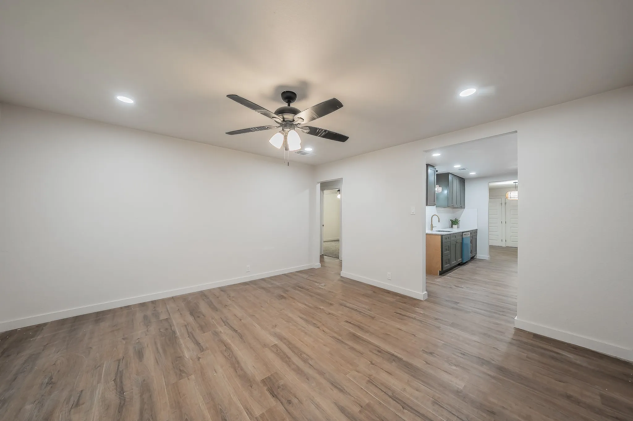 Single Family Residence For Sale in Parker County , 1228 S Brazos Street, Weatherford, Texas 76086, 3 Bedroom, 2 Bathroom, Garage spaces, 1,058 Sqft, built in 1958, mls#21410495, Real Estate Agent in Weatherford, Homes For Sale in Parker county, Homes For Sale in Weatherford, Realtor in Weatherford Texas, Real Estate Brokerage Independent Realty Texas, Luminita Cordes Realtor