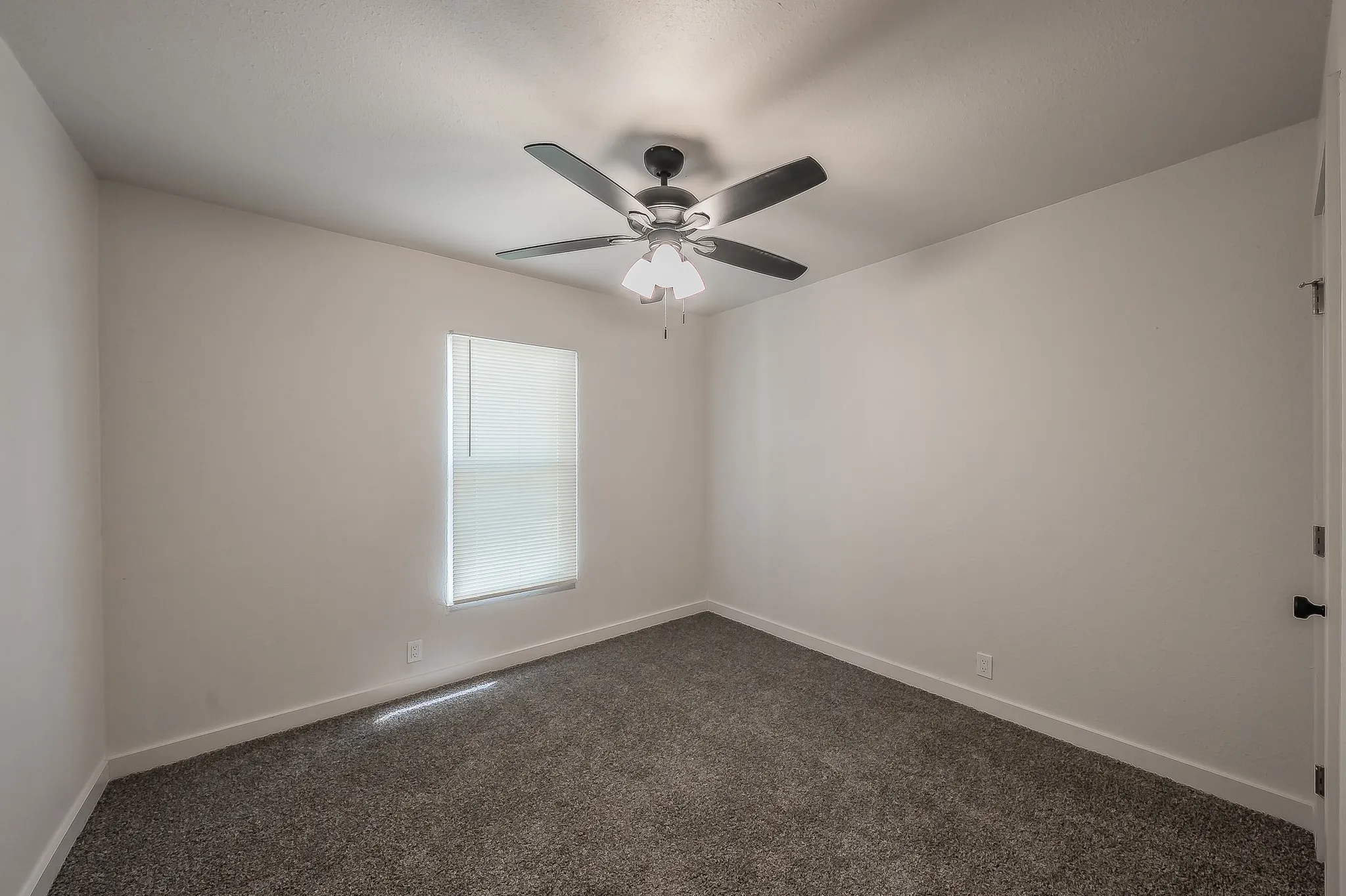 Single Family Residence For Sale in Parker County , 1228 S Brazos Street, Weatherford, Texas 76086, 3 Bedroom, 2 Bathroom, Garage spaces, 1,058 Sqft, built in 1958, mls#21410495, Real Estate Agent in Weatherford, Homes For Sale in Parker county, Homes For Sale in Weatherford, Realtor in Weatherford Texas, Real Estate Brokerage Independent Realty Texas, Luminita Cordes Realtor