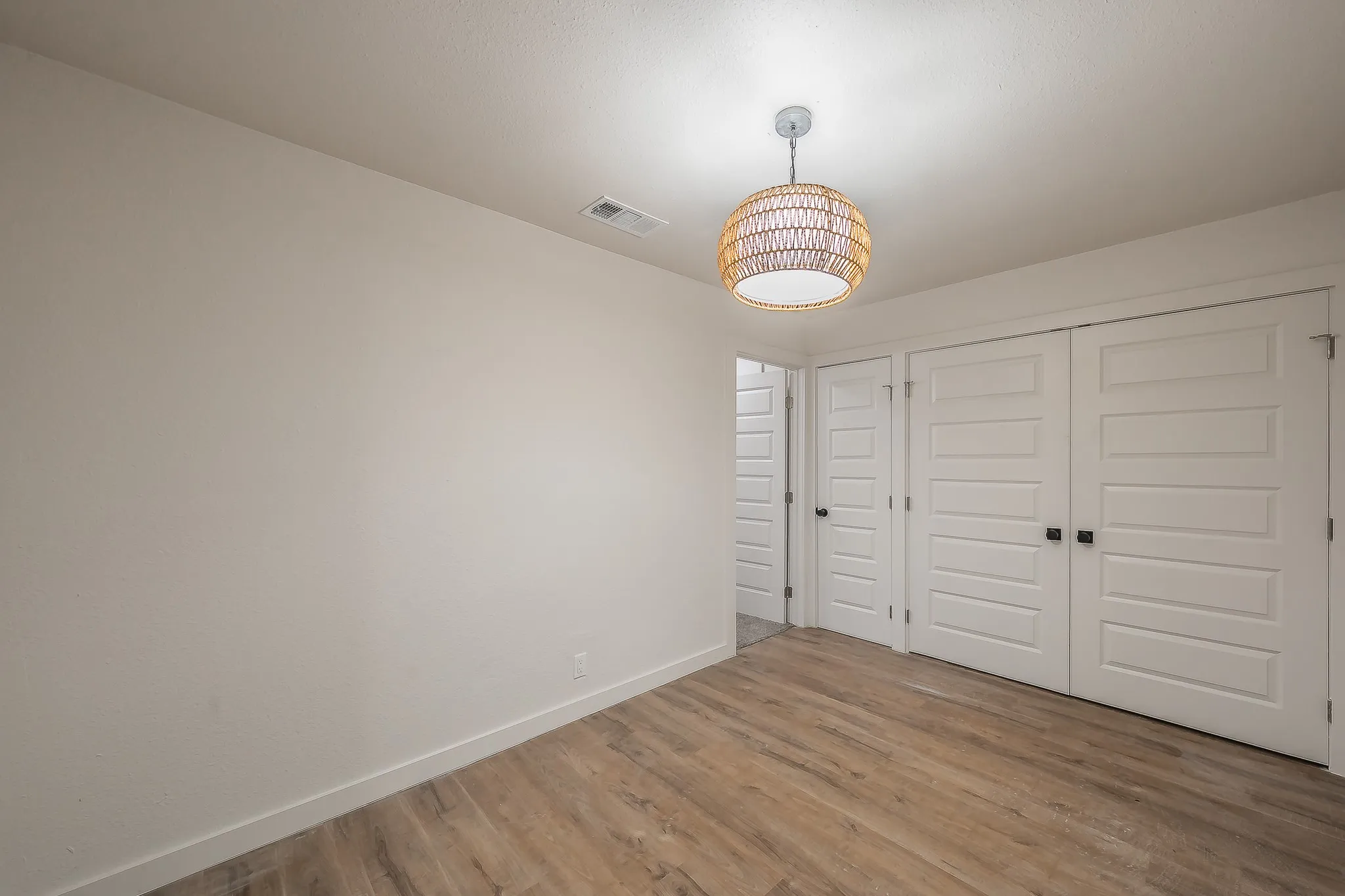Single Family Residence For Sale in Parker County , 1228 S Brazos Street, Weatherford, Texas 76086, 3 Bedroom, 2 Bathroom, Garage spaces, 1,058 Sqft, built in 1958, mls#21410495, Real Estate Agent in Weatherford, Homes For Sale in Parker county, Homes For Sale in Weatherford, Realtor in Weatherford Texas, Real Estate Brokerage Independent Realty Texas, Luminita Cordes Realtor