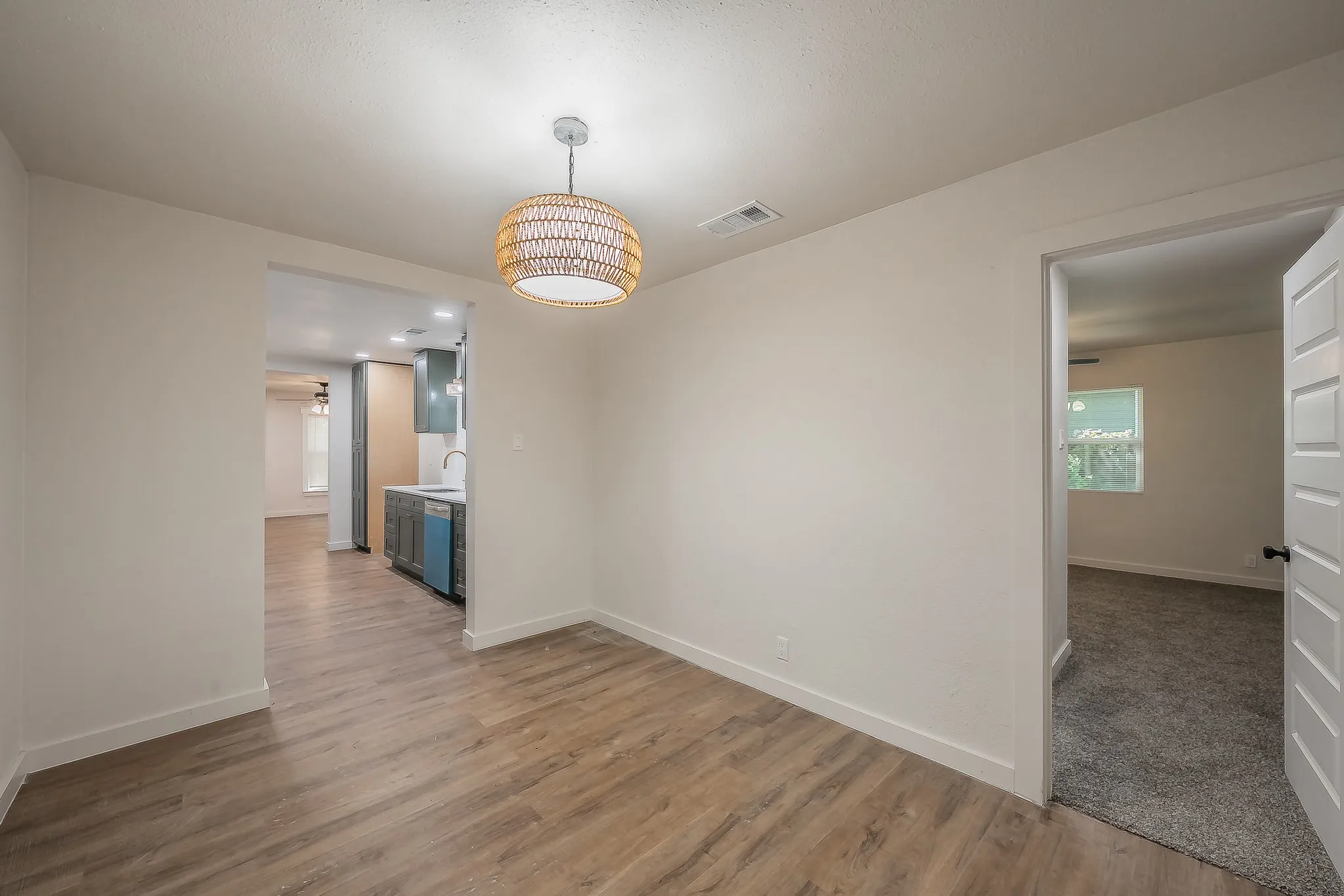 Single Family Residence For Sale in Parker County , 1228 S Brazos Street, Weatherford, Texas 76086, 3 Bedroom, 2 Bathroom, Garage spaces, 1,058 Sqft, built in 1958, mls#21410495, Real Estate Agent in Weatherford, Homes For Sale in Parker county, Homes For Sale in Weatherford, Realtor in Weatherford Texas, Real Estate Brokerage Independent Realty Texas, Luminita Cordes Realtor