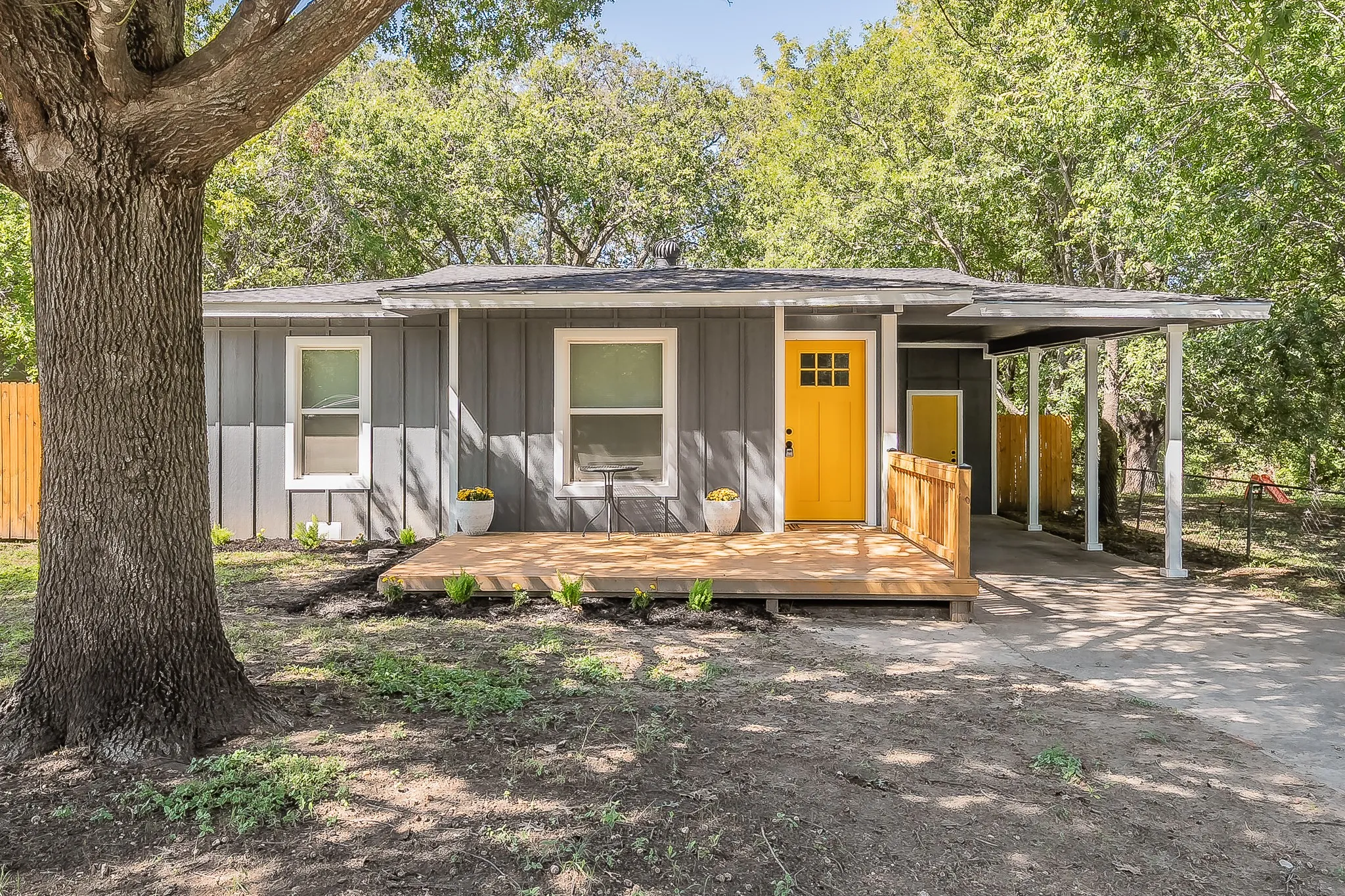 Single Family Residence For Sale in Parker County , 1228 S Brazos Street, Weatherford, Texas 76086, 3 Bedroom, 2 Bathroom, Garage spaces, 1,058 Sqft, built in 1958, mls#21410495, Real Estate Agent in Weatherford, Homes For Sale in Parker county, Homes For Sale in Weatherford, Realtor in Weatherford Texas, Real Estate Brokerage Independent Realty Texas, Luminita Cordes Realtor