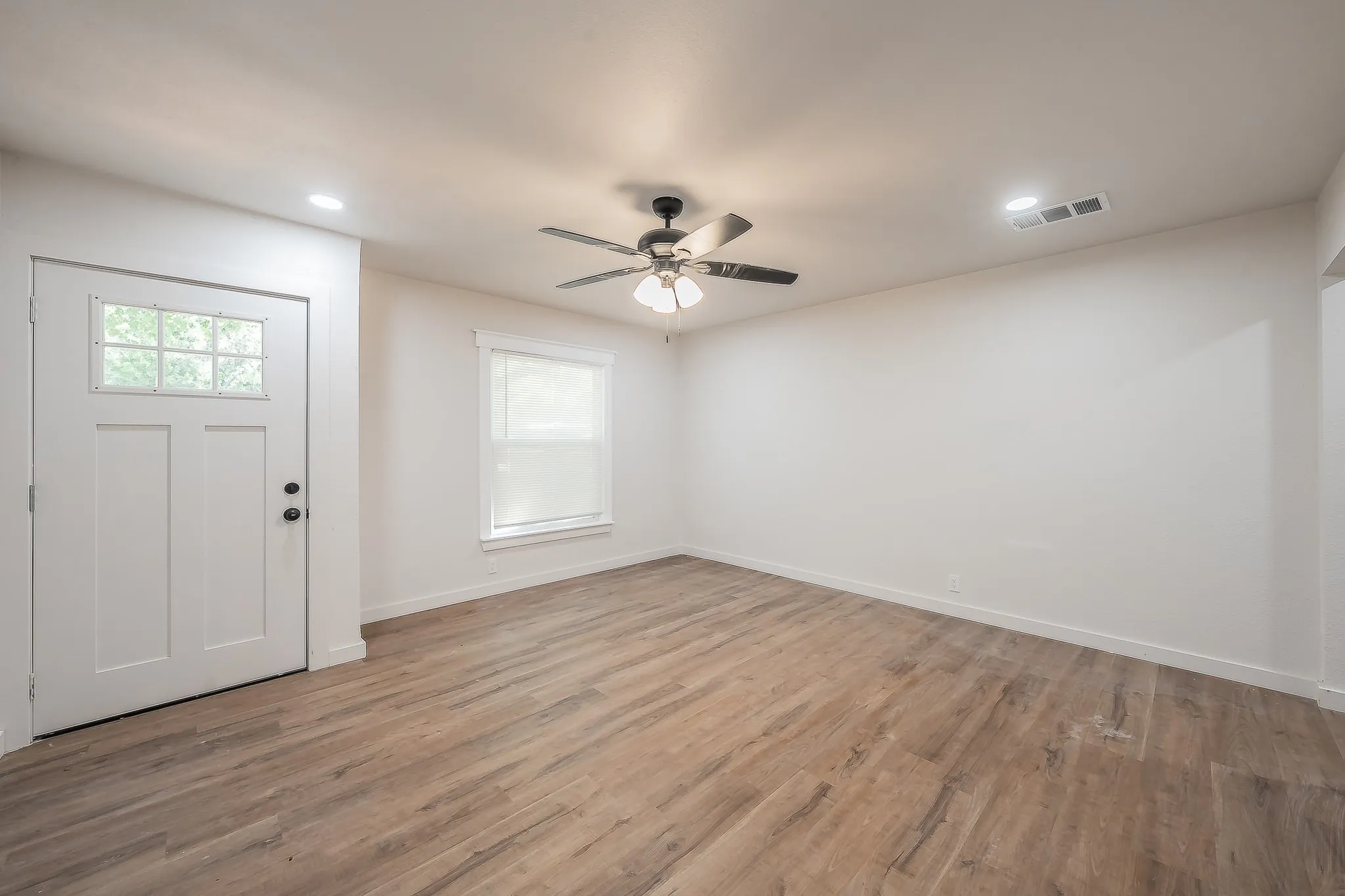 Single Family Residence For Sale in Parker County , 1228 S Brazos Street, Weatherford, Texas 76086, 3 Bedroom, 2 Bathroom, Garage spaces, 1,058 Sqft, built in 1958, mls#21410495, Real Estate Agent in Weatherford, Homes For Sale in Parker county, Homes For Sale in Weatherford, Realtor in Weatherford Texas, Real Estate Brokerage Independent Realty Texas, Luminita Cordes Realtor