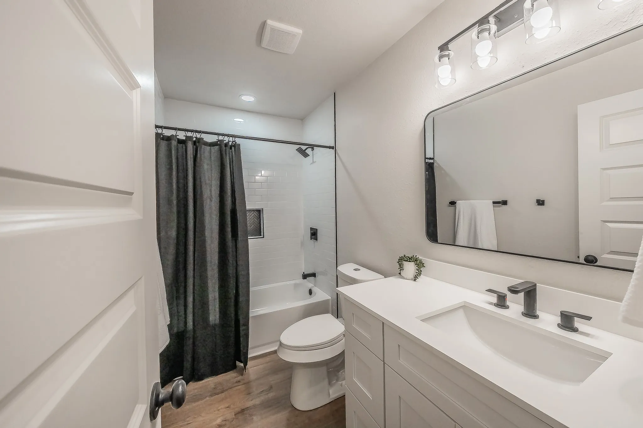 Single Family Residence For Sale in Parker County , 1228 S Brazos Street, Weatherford, Texas 76086, 3 Bedroom, 2 Bathroom, Garage spaces, 1,058 Sqft, built in 1958, mls#21410495, Real Estate Agent in Weatherford, Homes For Sale in Parker county, Homes For Sale in Weatherford, Realtor in Weatherford Texas, Real Estate Brokerage Independent Realty Texas, Luminita Cordes Realtor