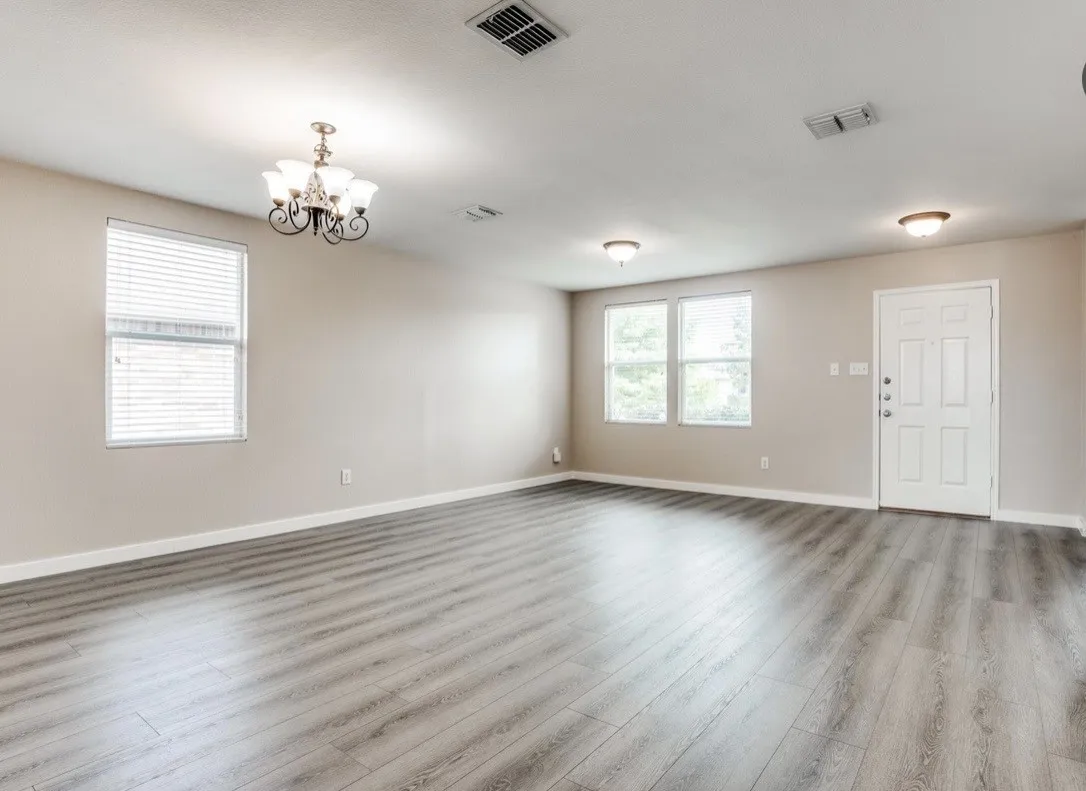 Single Family Residence For Sale in Dallas County , 1053 Cavern Drive, Mesquite, Texas 75181, 4 Bedroom, 2 Bathroom, 2 Garage spaces, 2,109 Sqft, built in 2005, mls#21411607, Real Estate Agent in Mesquite, Homes For Sale in Dallas county, Homes For Sale in Mesquite, Realtor in Mesquite Texas, Real Estate Brokerage Independent Realty Texas, Luminita Cordes Realtor