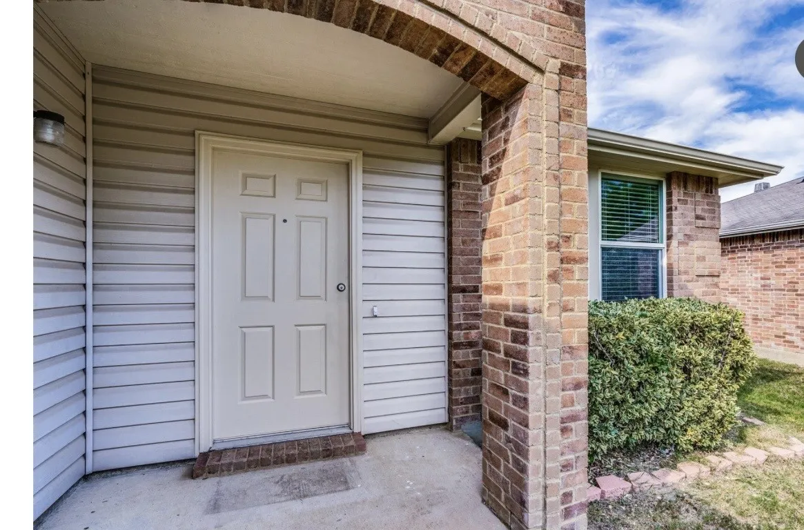 Single Family Residence For Sale in Dallas County , 1053 Cavern Drive, Mesquite, Texas 75181, 4 Bedroom, 2 Bathroom, 2 Garage spaces, 2,109 Sqft, built in 2005, mls#21411607, Real Estate Agent in Mesquite, Homes For Sale in Dallas county, Homes For Sale in Mesquite, Realtor in Mesquite Texas, Real Estate Brokerage Independent Realty Texas, Luminita Cordes Realtor