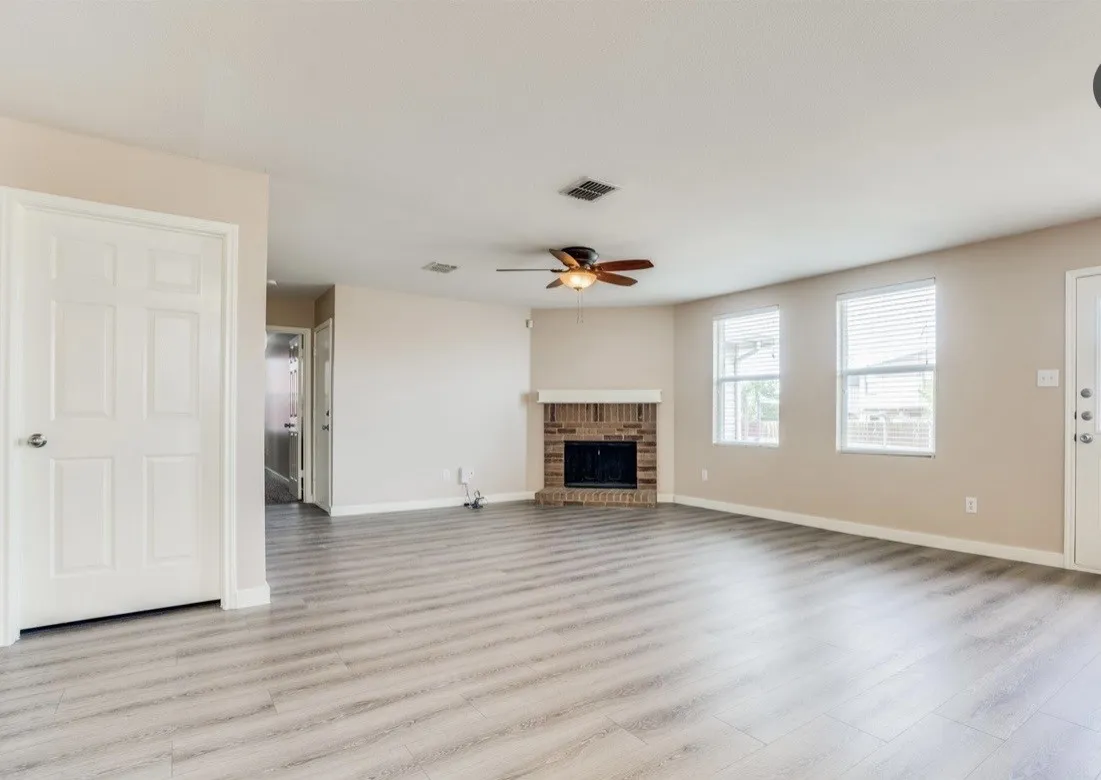 Single Family Residence For Sale in Dallas County , 1053 Cavern Drive, Mesquite, Texas 75181, 4 Bedroom, 2 Bathroom, 2 Garage spaces, 2,109 Sqft, built in 2005, mls#21411607, Real Estate Agent in Mesquite, Homes For Sale in Dallas county, Homes For Sale in Mesquite, Realtor in Mesquite Texas, Real Estate Brokerage Independent Realty Texas, Luminita Cordes Realtor