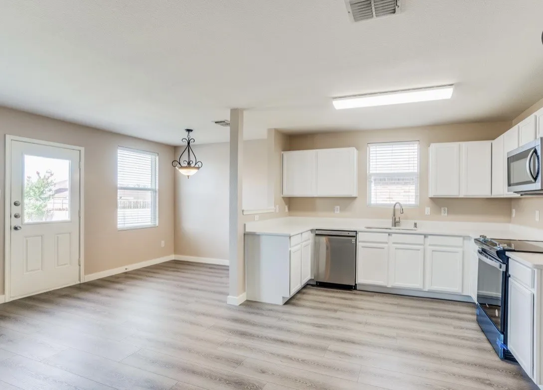 Single Family Residence For Sale in Dallas County , 1053 Cavern Drive, Mesquite, Texas 75181, 4 Bedroom, 2 Bathroom, 2 Garage spaces, 2,109 Sqft, built in 2005, mls#21411607, Real Estate Agent in Mesquite, Homes For Sale in Dallas county, Homes For Sale in Mesquite, Realtor in Mesquite Texas, Real Estate Brokerage Independent Realty Texas, Luminita Cordes Realtor