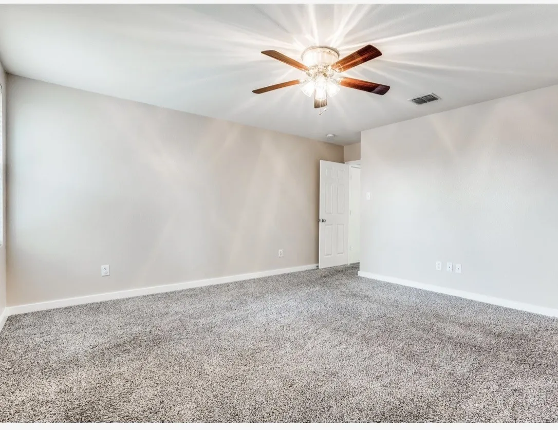 Single Family Residence For Sale in Dallas County , 1053 Cavern Drive, Mesquite, Texas 75181, 4 Bedroom, 2 Bathroom, 2 Garage spaces, 2,109 Sqft, built in 2005, mls#21411607, Real Estate Agent in Mesquite, Homes For Sale in Dallas county, Homes For Sale in Mesquite, Realtor in Mesquite Texas, Real Estate Brokerage Independent Realty Texas, Luminita Cordes Realtor