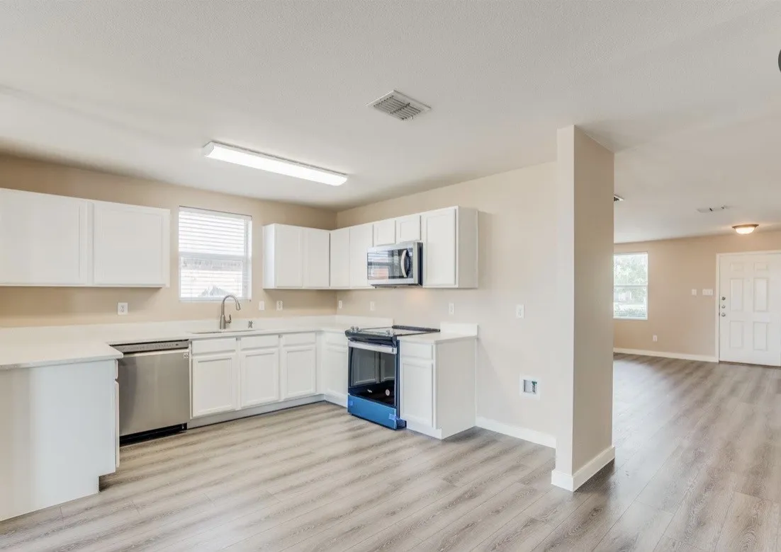 Single Family Residence For Sale in Dallas County , 1053 Cavern Drive, Mesquite, Texas 75181, 4 Bedroom, 2 Bathroom, 2 Garage spaces, 2,109 Sqft, built in 2005, mls#21411607, Real Estate Agent in Mesquite, Homes For Sale in Dallas county, Homes For Sale in Mesquite, Realtor in Mesquite Texas, Real Estate Brokerage Independent Realty Texas, Luminita Cordes Realtor