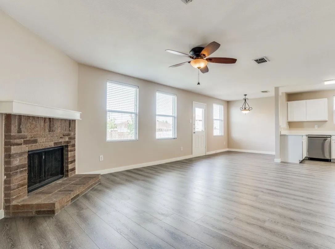 Single Family Residence For Sale in Dallas County , 1053 Cavern Drive, Mesquite, Texas 75181, 4 Bedroom, 2 Bathroom, 2 Garage spaces, 2,109 Sqft, built in 2005, mls#21411607, Real Estate Agent in Mesquite, Homes For Sale in Dallas county, Homes For Sale in Mesquite, Realtor in Mesquite Texas, Real Estate Brokerage Independent Realty Texas, Luminita Cordes Realtor