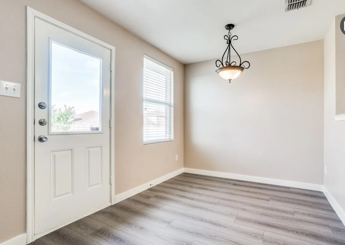 Single Family Residence For Sale in Dallas County , 1053 Cavern Drive, Mesquite, Texas 75181, 4 Bedroom, 2 Bathroom, 2 Garage spaces, 2,109 Sqft, built in 2005, mls#21411607, Real Estate Agent in Mesquite, Homes For Sale in Dallas county, Homes For Sale in Mesquite, Realtor in Mesquite Texas, Real Estate Brokerage Independent Realty Texas, Luminita Cordes Realtor