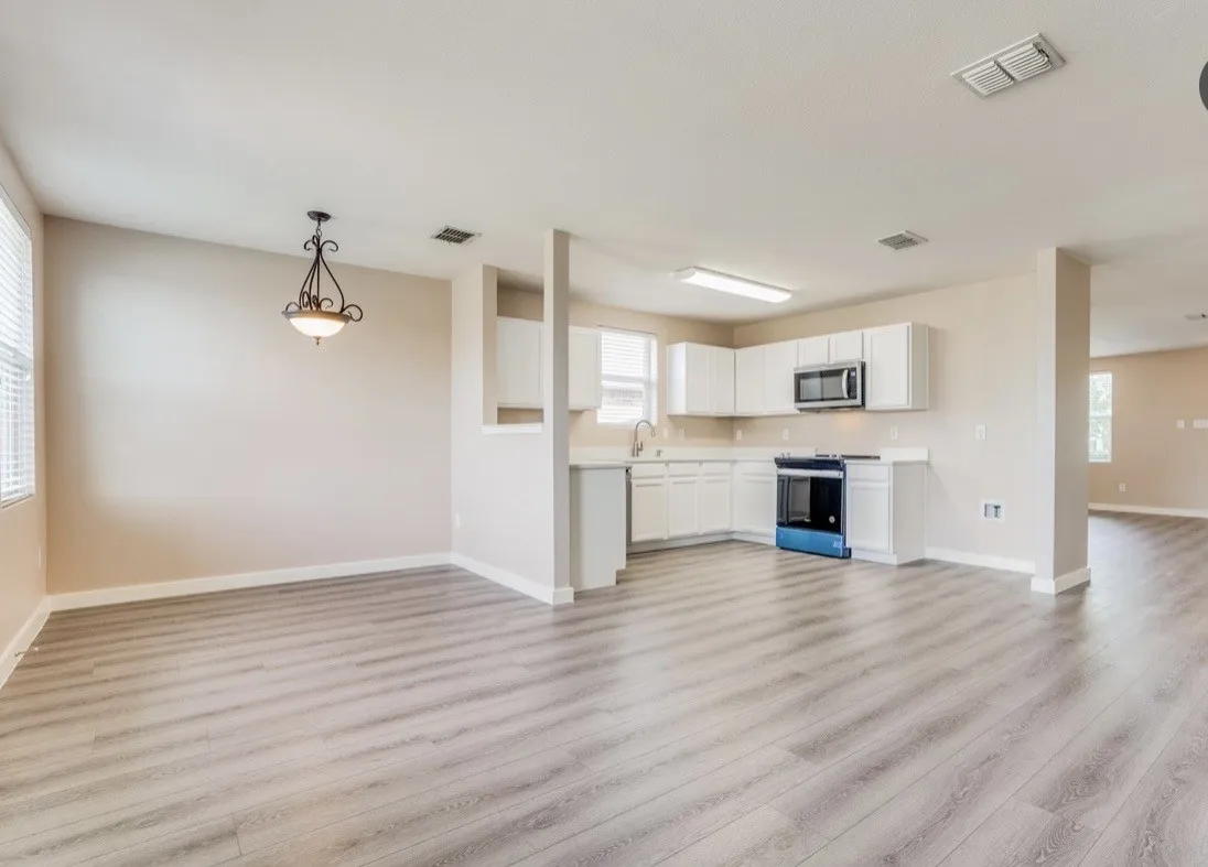Single Family Residence For Sale in Dallas County , 1053 Cavern Drive, Mesquite, Texas 75181, 4 Bedroom, 2 Bathroom, 2 Garage spaces, 2,109 Sqft, built in 2005, mls#21411607, Real Estate Agent in Mesquite, Homes For Sale in Dallas county, Homes For Sale in Mesquite, Realtor in Mesquite Texas, Real Estate Brokerage Independent Realty Texas, Luminita Cordes Realtor