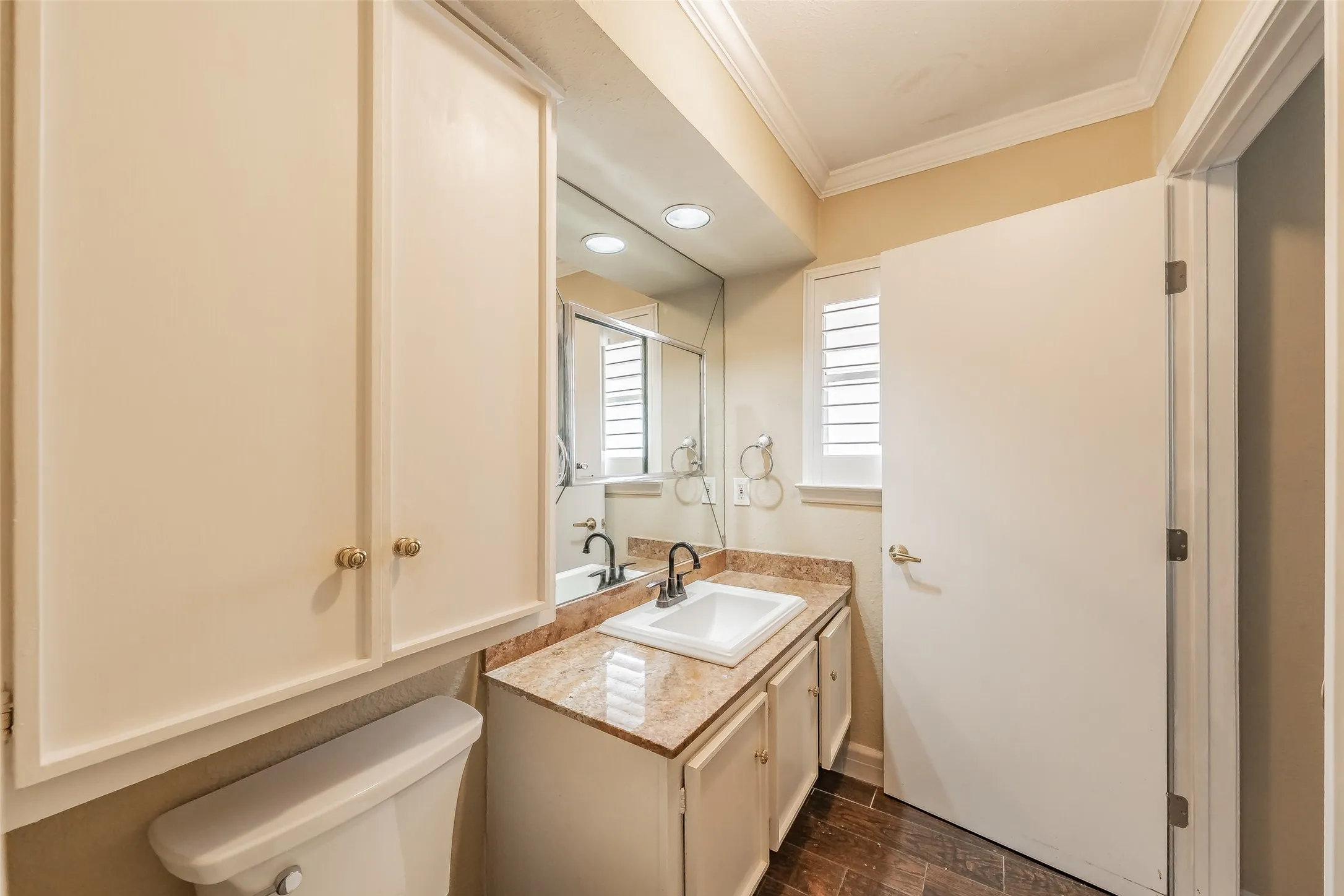 Condominium For Sale in Dallas County , 11338 Park Central Place D, Dallas, Texas 75230, 2 Bedroom, 3 Bathroom, Garage spaces, 1,627 Sqft, built in 1961, mls#21411530, Real Estate Agent in Dallas, Homes For Sale in Dallas county, Homes For Sale in Dallas, Realtor in Dallas Texas, Real Estate Brokerage Independent Realty Texas, Luminita Cordes Realtor