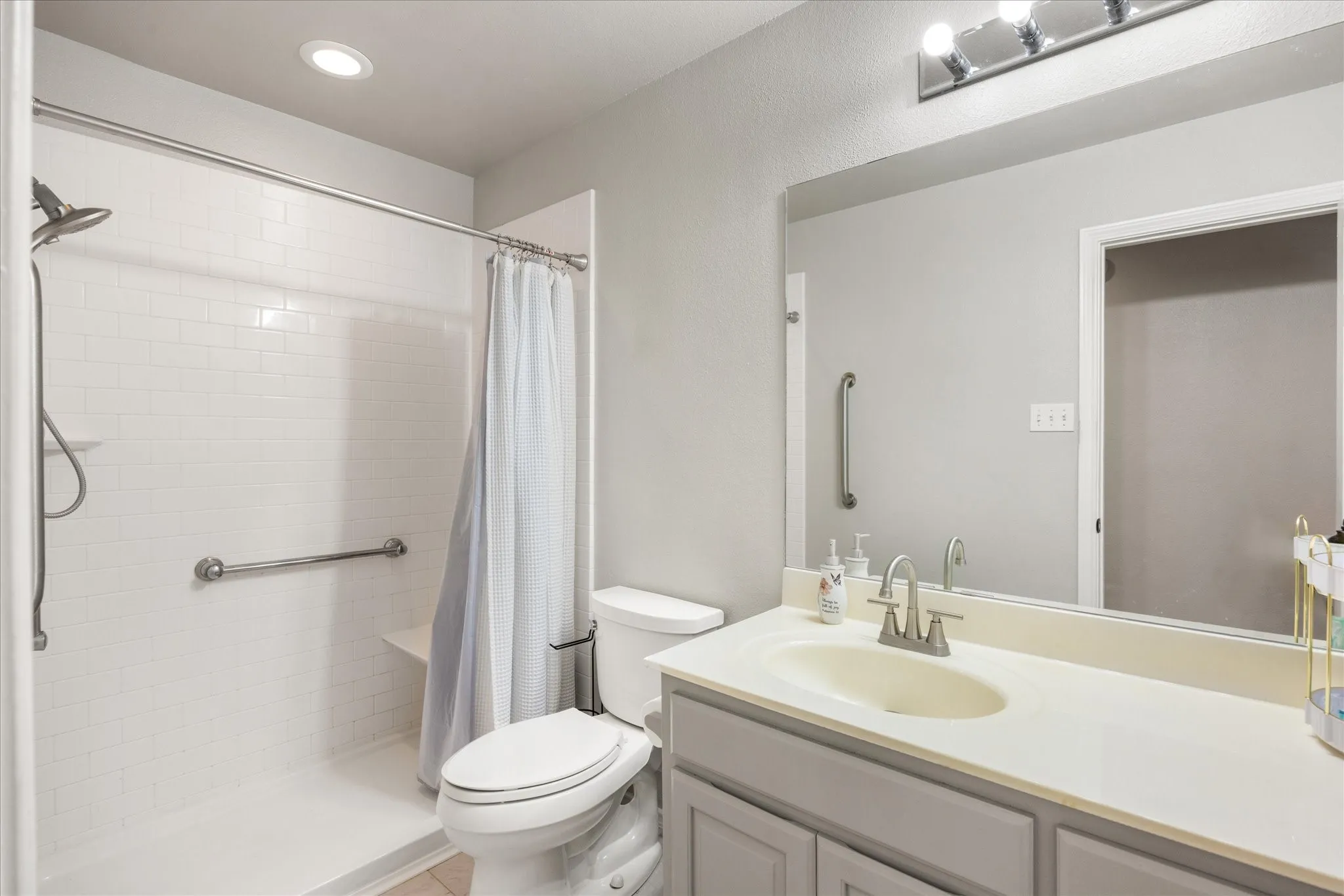 Bathroom 2, walk in shower