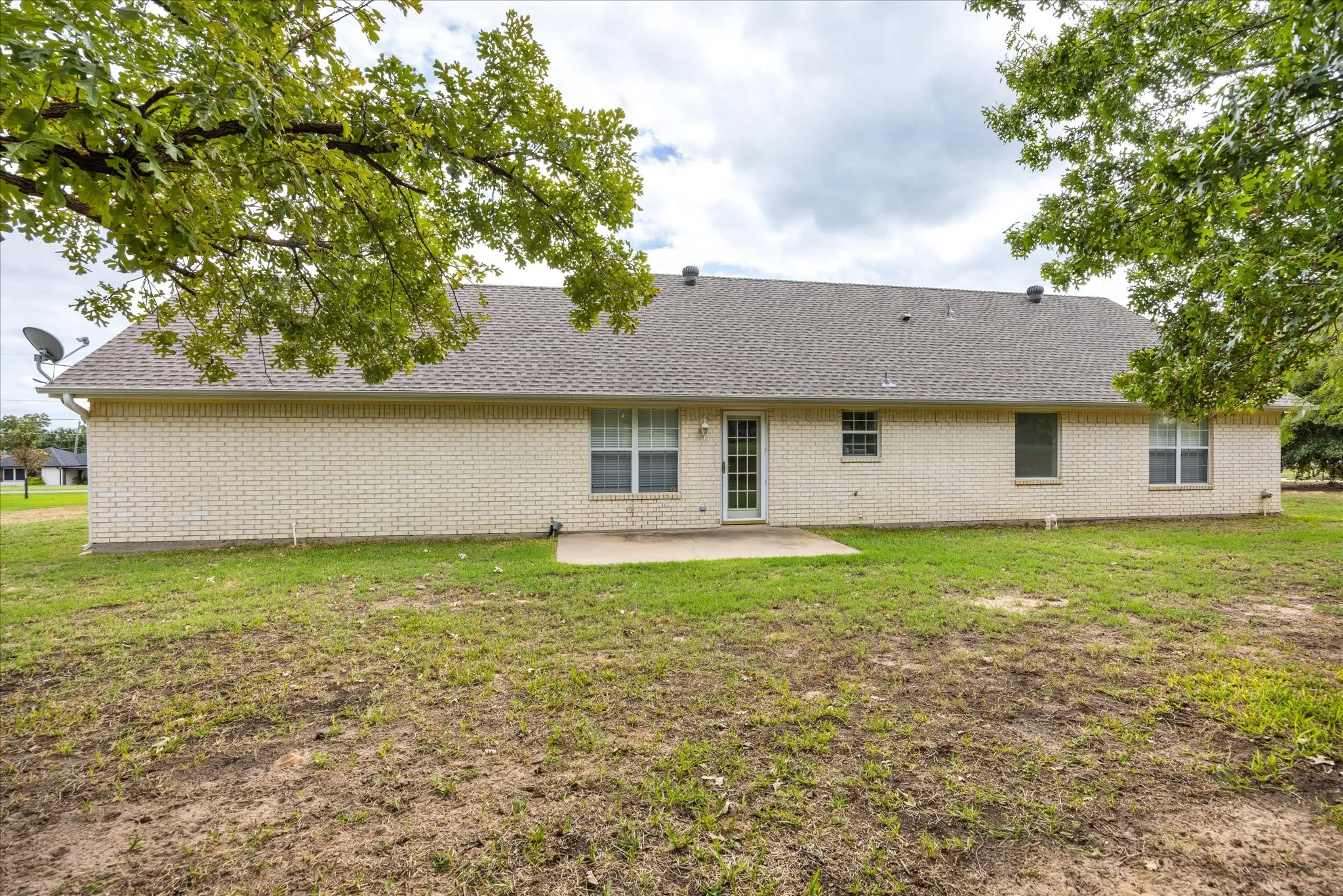Single Family Residence For Sale in Hood County , 3708 Indian Creek Trail, Granbury, Texas 76049, 3 Bedroom, 2 Bathroom, 2 Garage spaces, 1,645 Sqft, built in 1997, mls#21408122, Real Estate Agent in Granbury, Homes For Sale in Hood county, Homes For Sale in Granbury, Realtor in Granbury Texas, Real Estate Brokerage Independent Realty Texas, Luminita Cordes Realtor