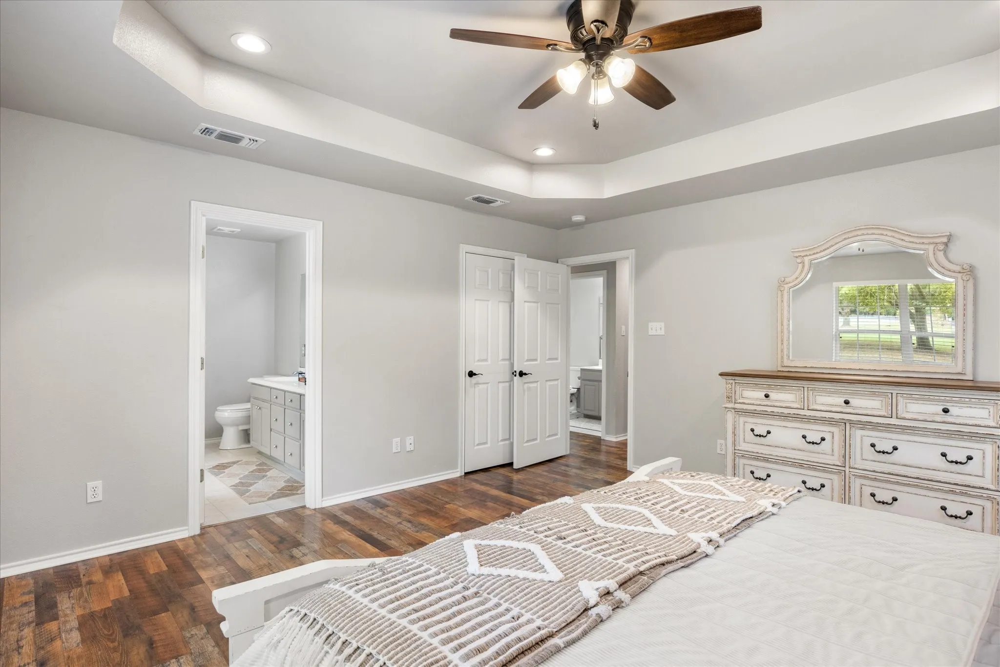 Single Family Residence For Sale in Hood County , 3708 Indian Creek Trail, Granbury, Texas 76049, 3 Bedroom, 2 Bathroom, 2 Garage spaces, 1,645 Sqft, built in 1997, mls#21408122, Real Estate Agent in Granbury, Homes For Sale in Hood county, Homes For Sale in Granbury, Realtor in Granbury Texas, Real Estate Brokerage Independent Realty Texas, Luminita Cordes Realtor