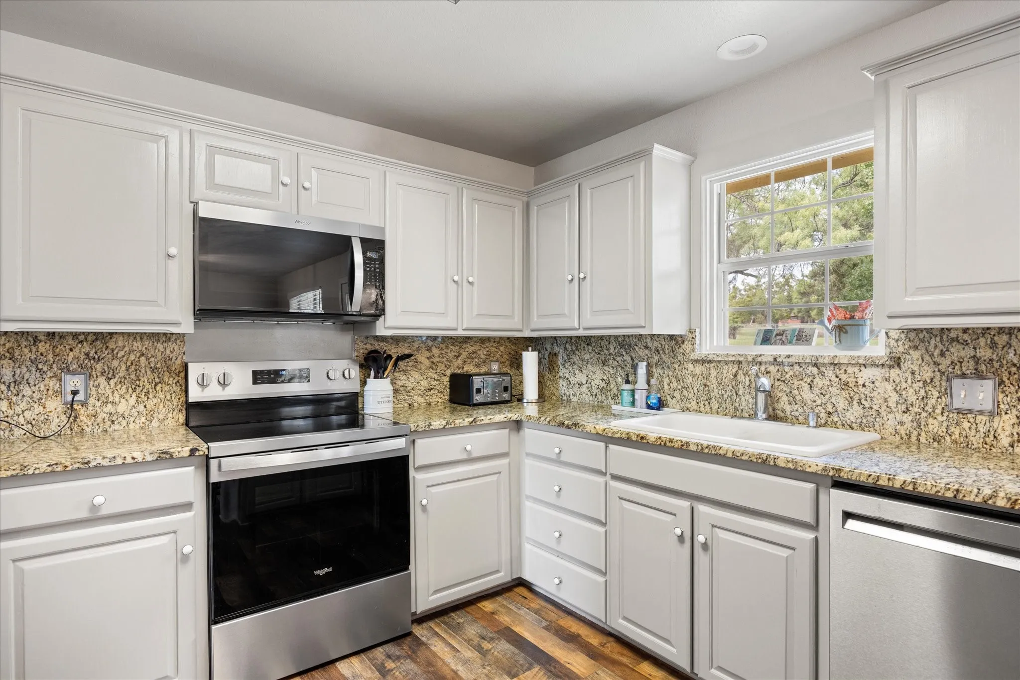 Single Family Residence For Sale in Hood County , 3708 Indian Creek Trail, Granbury, Texas 76049, 3 Bedroom, 2 Bathroom, 2 Garage spaces, 1,645 Sqft, built in 1997, mls#21408122, Real Estate Agent in Granbury, Homes For Sale in Hood county, Homes For Sale in Granbury, Realtor in Granbury Texas, Real Estate Brokerage Independent Realty Texas, Luminita Cordes Realtor