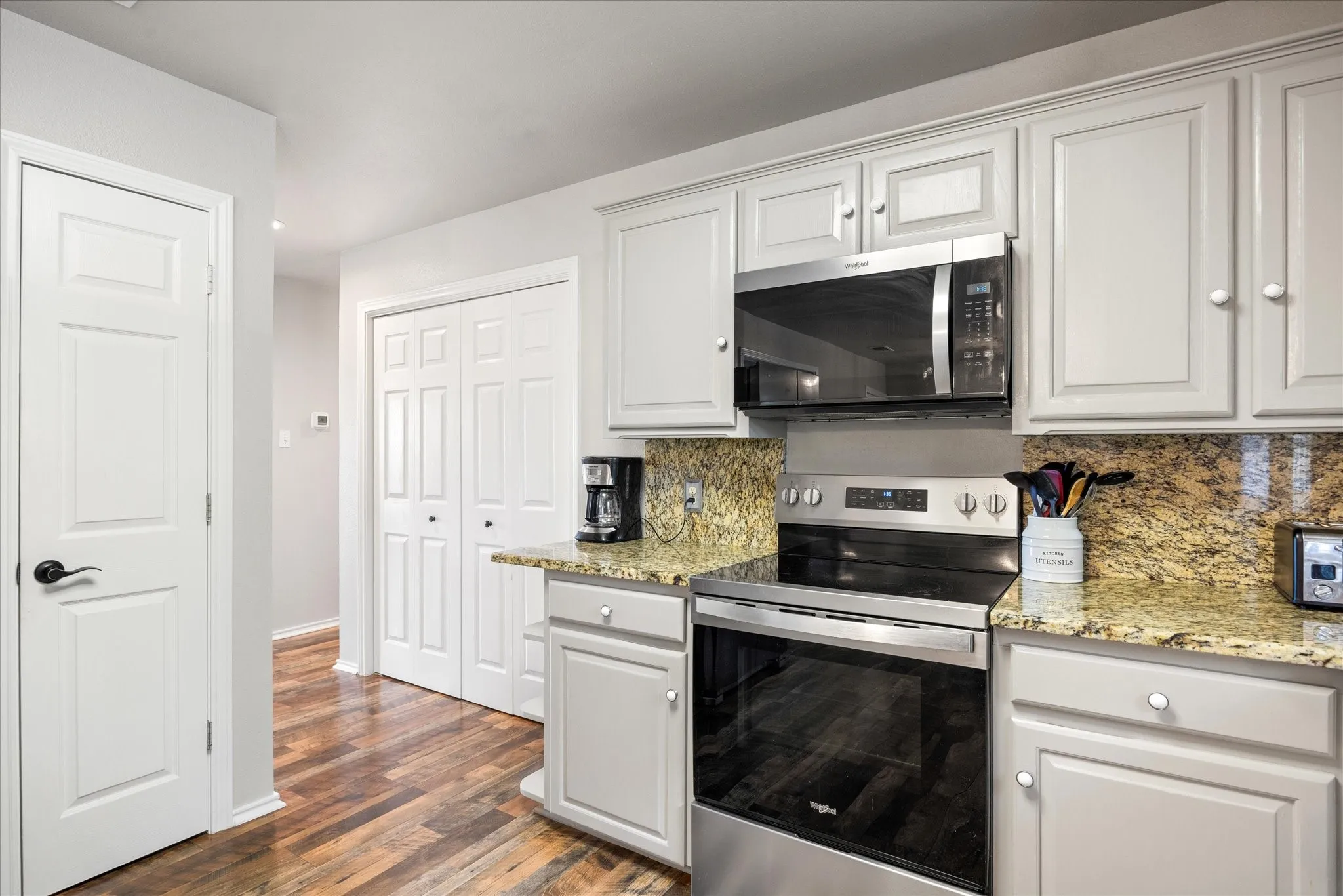 Single Family Residence For Sale in Hood County , 3708 Indian Creek Trail, Granbury, Texas 76049, 3 Bedroom, 2 Bathroom, 2 Garage spaces, 1,645 Sqft, built in 1997, mls#21408122, Real Estate Agent in Granbury, Homes For Sale in Hood county, Homes For Sale in Granbury, Realtor in Granbury Texas, Real Estate Brokerage Independent Realty Texas, Luminita Cordes Realtor