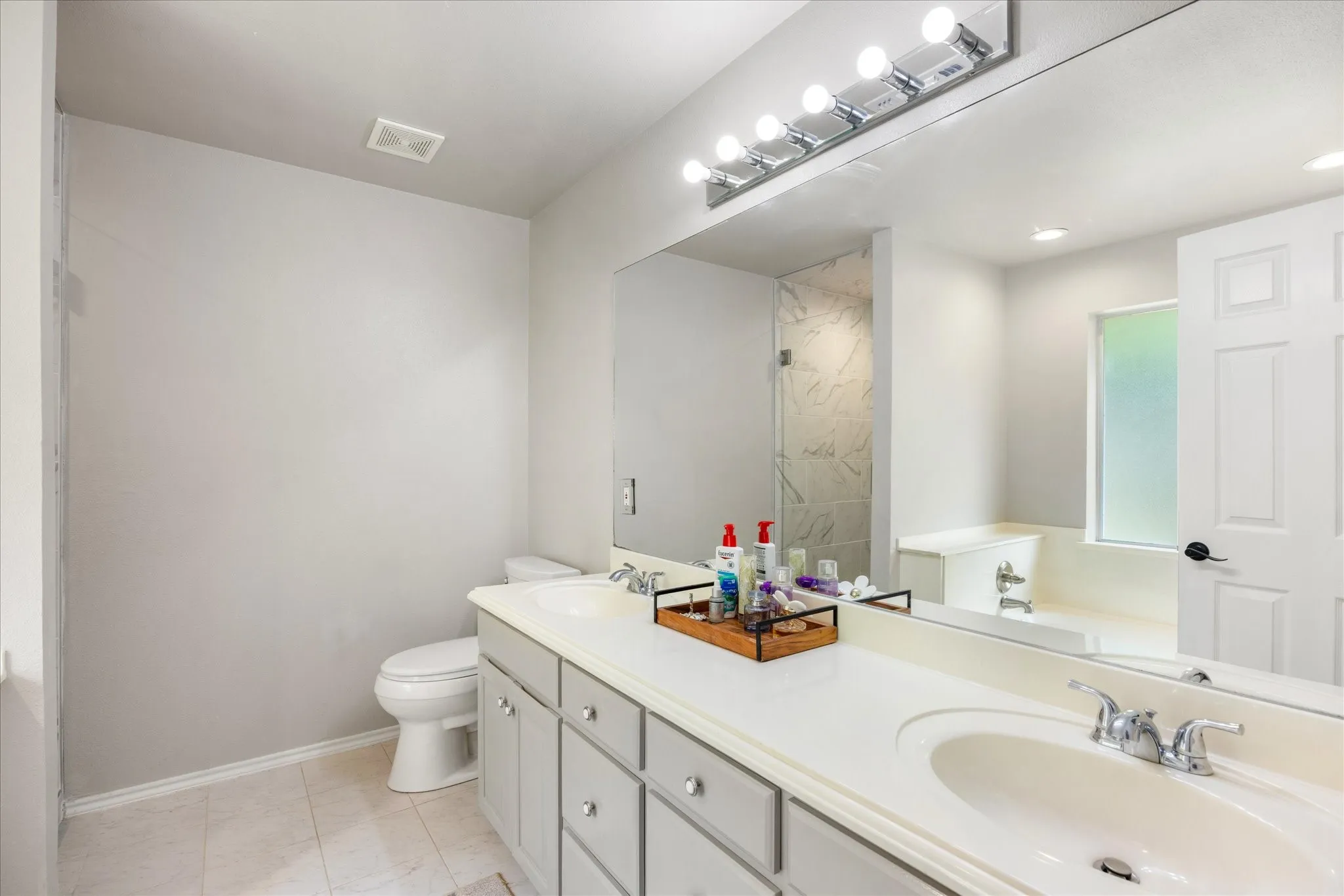 Walk-in shower, soaking tub, double vanity