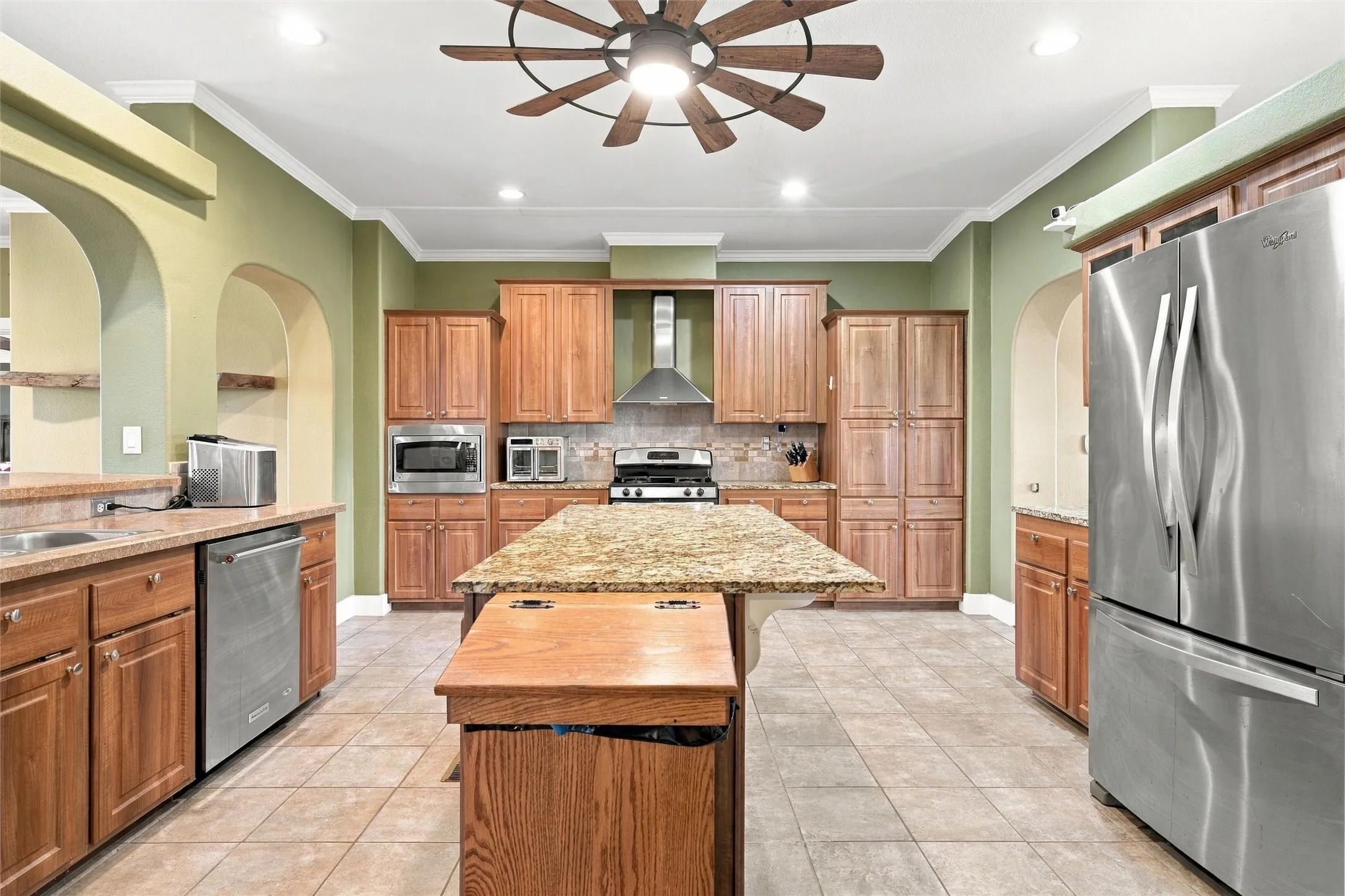 Single Family Residence For Sale in Hill County , 3200 NW 4th, Hubbard, Texas 76648, 3 Bedroom, 2 Bathroom, 2 Garage spaces, 2,279 Sqft, built in 2009, mls#21408059, Real Estate Agent in Hubbard, Homes For Sale in Hill county, Homes For Sale in Hubbard, Realtor in Hubbard Texas, Real Estate Brokerage Independent Realty Texas, Luminita Cordes Realtor