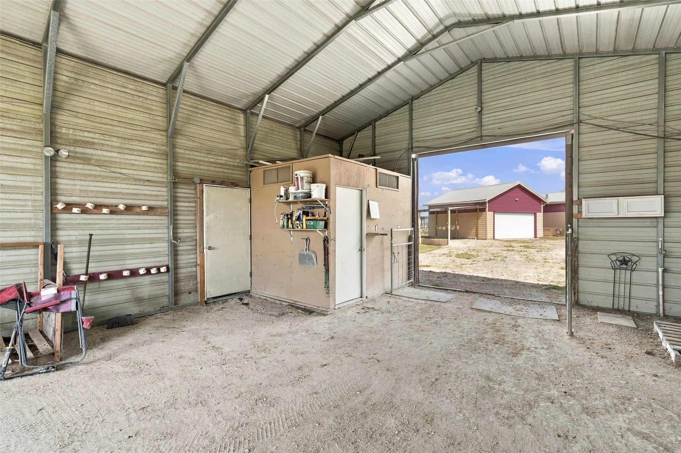 Single Family Residence For Sale in Hill County , 3200 NW 4th, Hubbard, Texas 76648, 3 Bedroom, 2 Bathroom, 2 Garage spaces, 2,279 Sqft, built in 2009, mls#21408059, Real Estate Agent in Hubbard, Homes For Sale in Hill county, Homes For Sale in Hubbard, Realtor in Hubbard Texas, Real Estate Brokerage Independent Realty Texas, Luminita Cordes Realtor