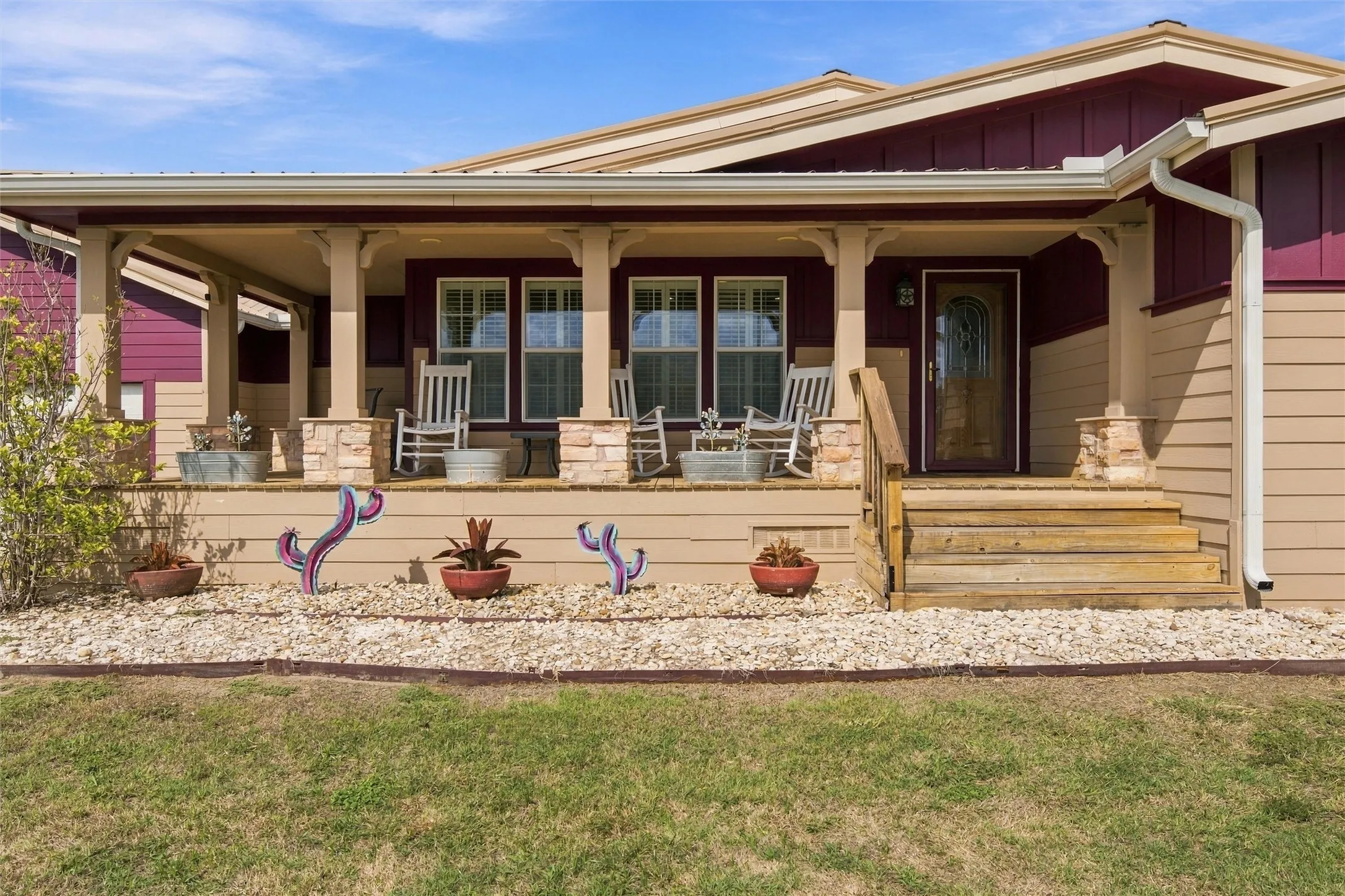 Single Family Residence For Sale in Hill County , 3200 NW 4th, Hubbard, Texas 76648, 3 Bedroom, 2 Bathroom, 2 Garage spaces, 2,279 Sqft, built in 2009, mls#21408059, Real Estate Agent in Hubbard, Homes For Sale in Hill county, Homes For Sale in Hubbard, Realtor in Hubbard Texas, Real Estate Brokerage Independent Realty Texas, Luminita Cordes Realtor