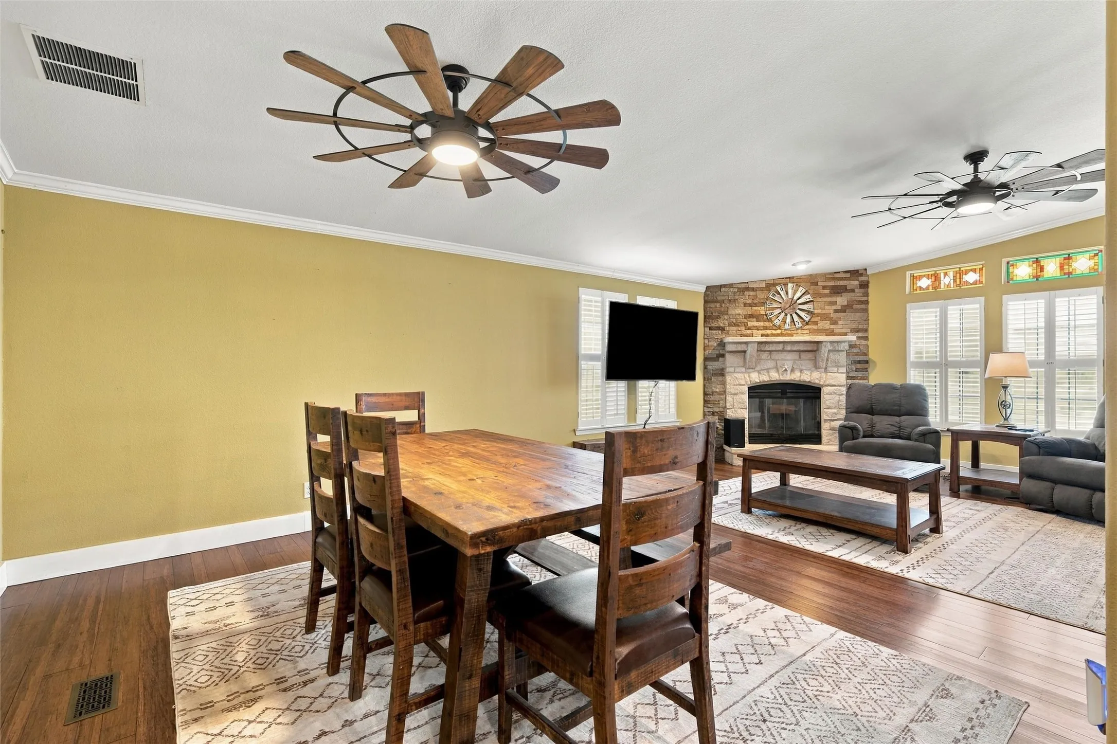 Single Family Residence For Sale in Hill County , 3200 NW 4th, Hubbard, Texas 76648, 3 Bedroom, 2 Bathroom, 2 Garage spaces, 2,279 Sqft, built in 2009, mls#21408059, Real Estate Agent in Hubbard, Homes For Sale in Hill county, Homes For Sale in Hubbard, Realtor in Hubbard Texas, Real Estate Brokerage Independent Realty Texas, Luminita Cordes Realtor