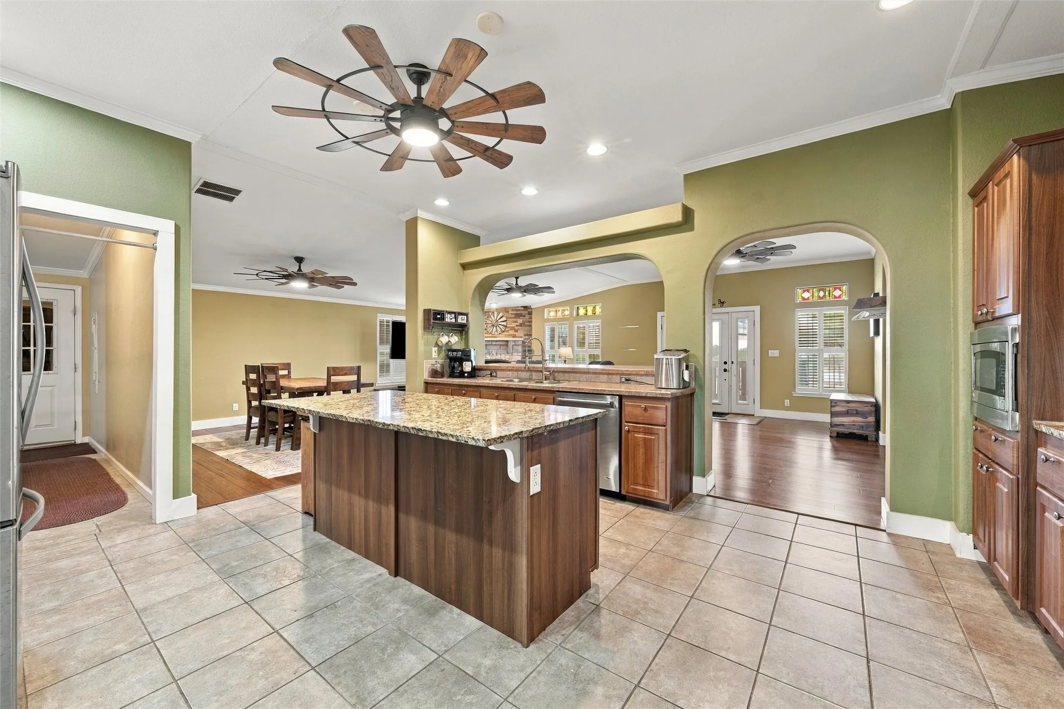 Single Family Residence For Sale in Hill County , 3200 NW 4th, Hubbard, Texas 76648, 3 Bedroom, 2 Bathroom, 2 Garage spaces, 2,279 Sqft, built in 2009, mls#21408059, Real Estate Agent in Hubbard, Homes For Sale in Hill county, Homes For Sale in Hubbard, Realtor in Hubbard Texas, Real Estate Brokerage Independent Realty Texas, Luminita Cordes Realtor
