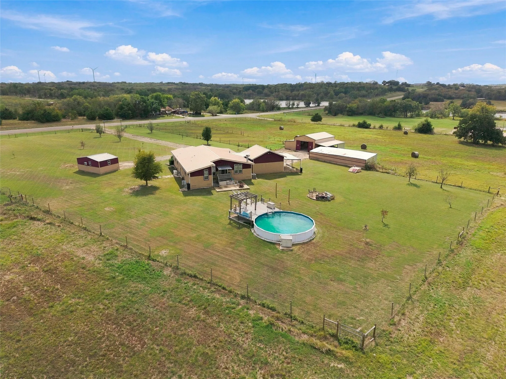 Single Family Residence For Sale in Hill County , 3200 NW 4th, Hubbard, Texas 76648, 3 Bedroom, 2 Bathroom, 2 Garage spaces, 2,279 Sqft, built in 2009, mls#21408059, Real Estate Agent in Hubbard, Homes For Sale in Hill county, Homes For Sale in Hubbard, Realtor in Hubbard Texas, Real Estate Brokerage Independent Realty Texas, Luminita Cordes Realtor