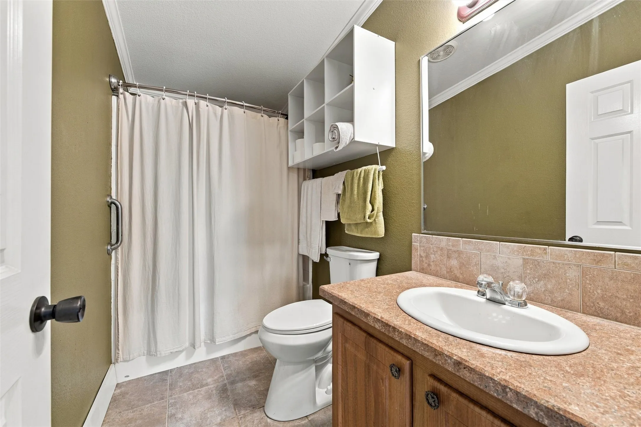 Single Family Residence For Sale in Hill County , 3200 NW 4th, Hubbard, Texas 76648, 3 Bedroom, 2 Bathroom, 2 Garage spaces, 2,279 Sqft, built in 2009, mls#21408059, Real Estate Agent in Hubbard, Homes For Sale in Hill county, Homes For Sale in Hubbard, Realtor in Hubbard Texas, Real Estate Brokerage Independent Realty Texas, Luminita Cordes Realtor