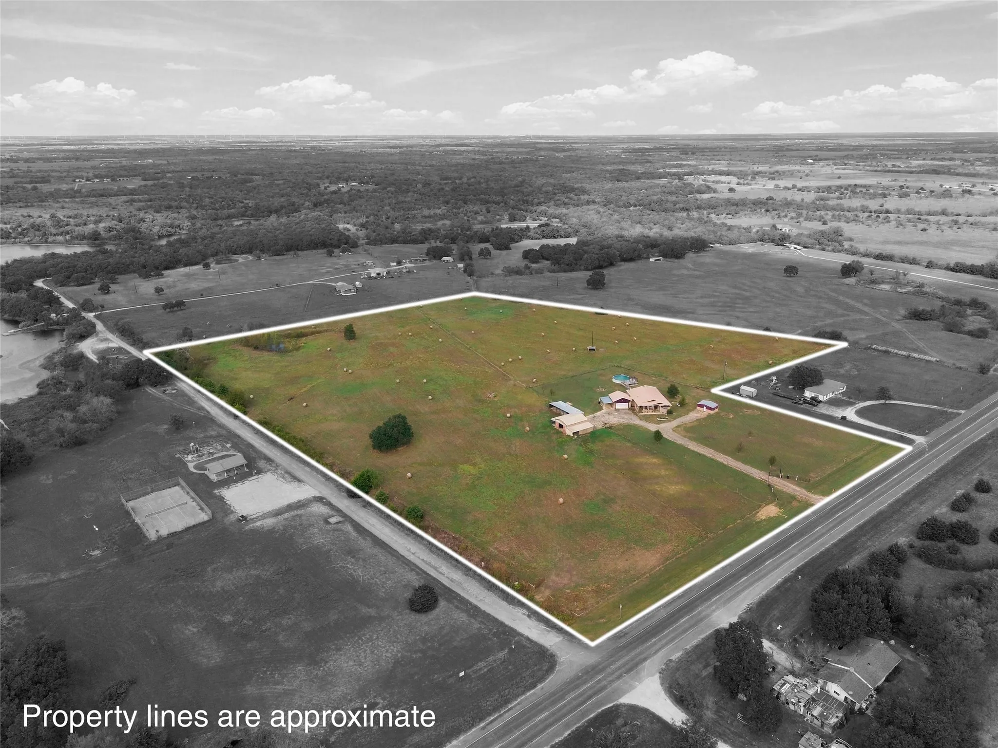 Single Family Residence For Sale in Hill County , 3200 NW 4th, Hubbard, Texas 76648, 3 Bedroom, 2 Bathroom, 2 Garage spaces, 2,279 Sqft, built in 2009, mls#21408059, Real Estate Agent in Hubbard, Homes For Sale in Hill county, Homes For Sale in Hubbard, Realtor in Hubbard Texas, Real Estate Brokerage Independent Realty Texas, Luminita Cordes Realtor