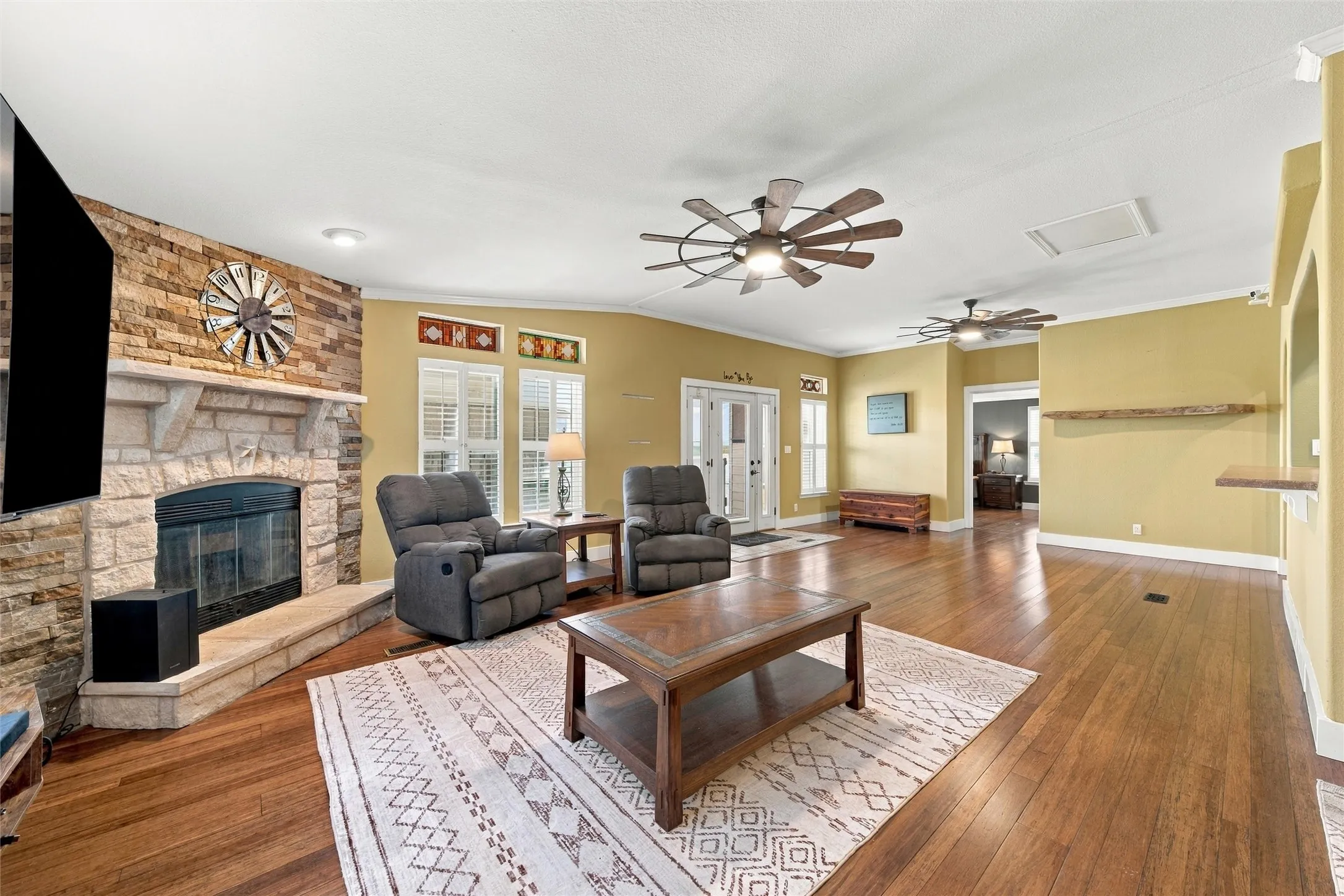 Single Family Residence For Sale in Hill County , 3200 NW 4th, Hubbard, Texas 76648, 3 Bedroom, 2 Bathroom, 2 Garage spaces, 2,279 Sqft, built in 2009, mls#21408059, Real Estate Agent in Hubbard, Homes For Sale in Hill county, Homes For Sale in Hubbard, Realtor in Hubbard Texas, Real Estate Brokerage Independent Realty Texas, Luminita Cordes Realtor