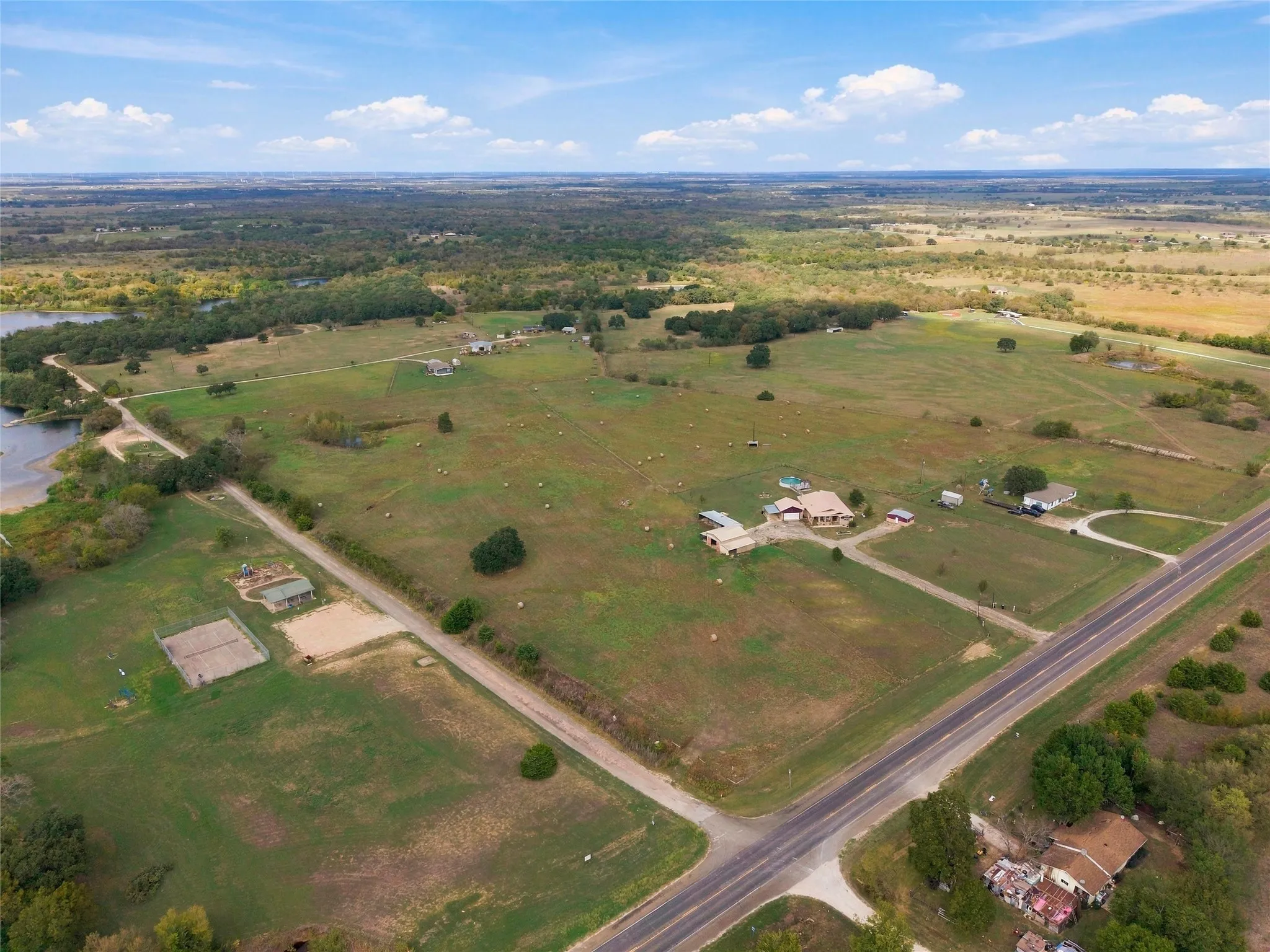 Single Family Residence For Sale in Hill County , 3200 NW 4th, Hubbard, Texas 76648, 3 Bedroom, 2 Bathroom, 2 Garage spaces, 2,279 Sqft, built in 2009, mls#21408059, Real Estate Agent in Hubbard, Homes For Sale in Hill county, Homes For Sale in Hubbard, Realtor in Hubbard Texas, Real Estate Brokerage Independent Realty Texas, Luminita Cordes Realtor