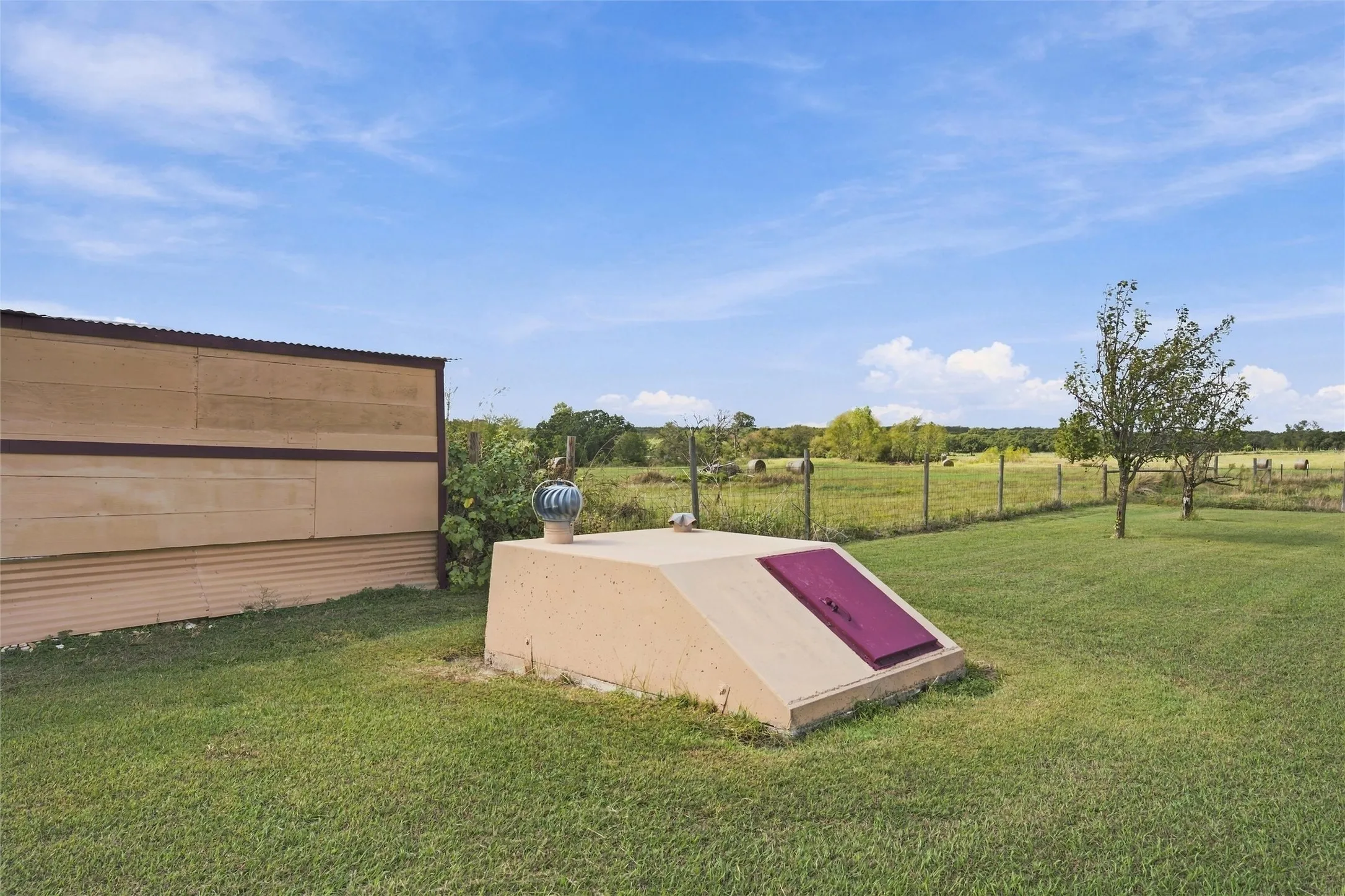 Single Family Residence For Sale in Hill County , 3200 NW 4th, Hubbard, Texas 76648, 3 Bedroom, 2 Bathroom, 2 Garage spaces, 2,279 Sqft, built in 2009, mls#21408059, Real Estate Agent in Hubbard, Homes For Sale in Hill county, Homes For Sale in Hubbard, Realtor in Hubbard Texas, Real Estate Brokerage Independent Realty Texas, Luminita Cordes Realtor