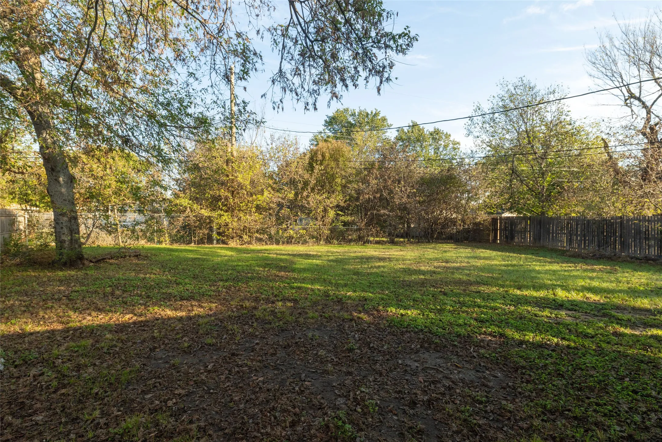 Single Family Residence For Sale in Tarrant County , 7109 Dogwood Park Drive, Richland Hills, Texas 76118, 2 Bedroom, 1 Bathroom, 1 Garage spaces, 1,041 Sqft, built in 1952, mls#21405575, Real Estate Agent in Richland Hills, Homes For Sale in Tarrant county, Homes For Sale in Richland Hills, Realtor in Richland Hills Texas, Real Estate Brokerage Independent Realty Texas, Luminita Cordes Realtor