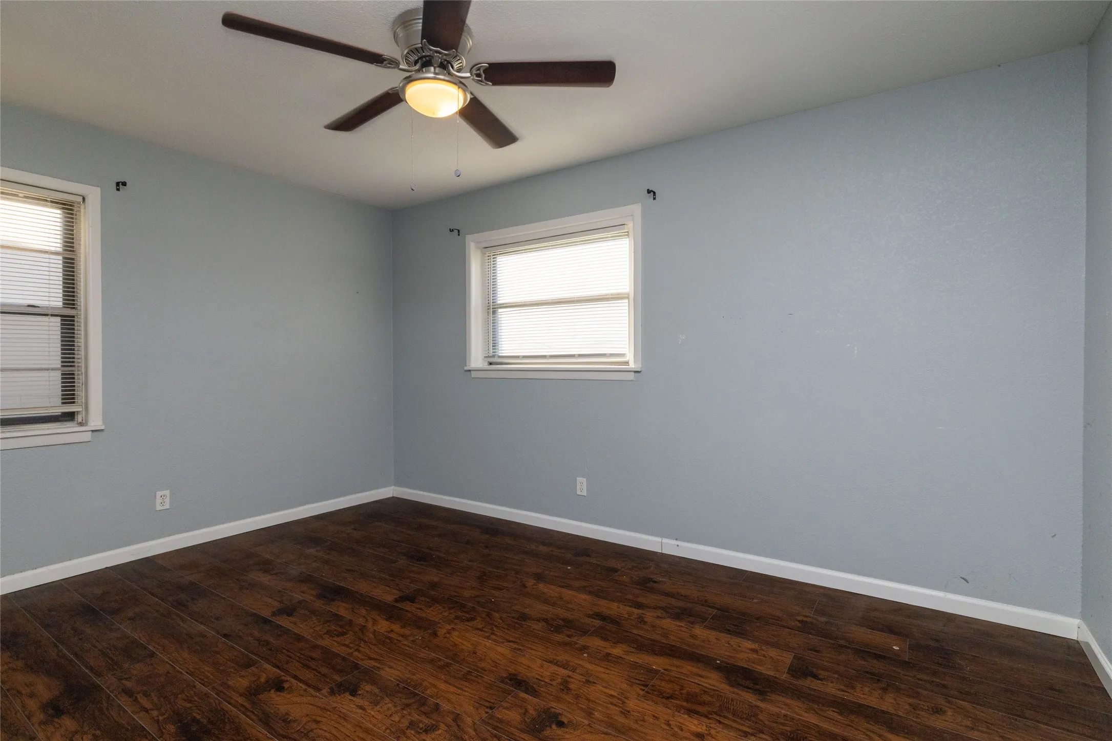 Single Family Residence For Sale in Tarrant County , 7109 Dogwood Park Drive, Richland Hills, Texas 76118, 2 Bedroom, 1 Bathroom, 1 Garage spaces, 1,041 Sqft, built in 1952, mls#21405575, Real Estate Agent in Richland Hills, Homes For Sale in Tarrant county, Homes For Sale in Richland Hills, Realtor in Richland Hills Texas, Real Estate Brokerage Independent Realty Texas, Luminita Cordes Realtor