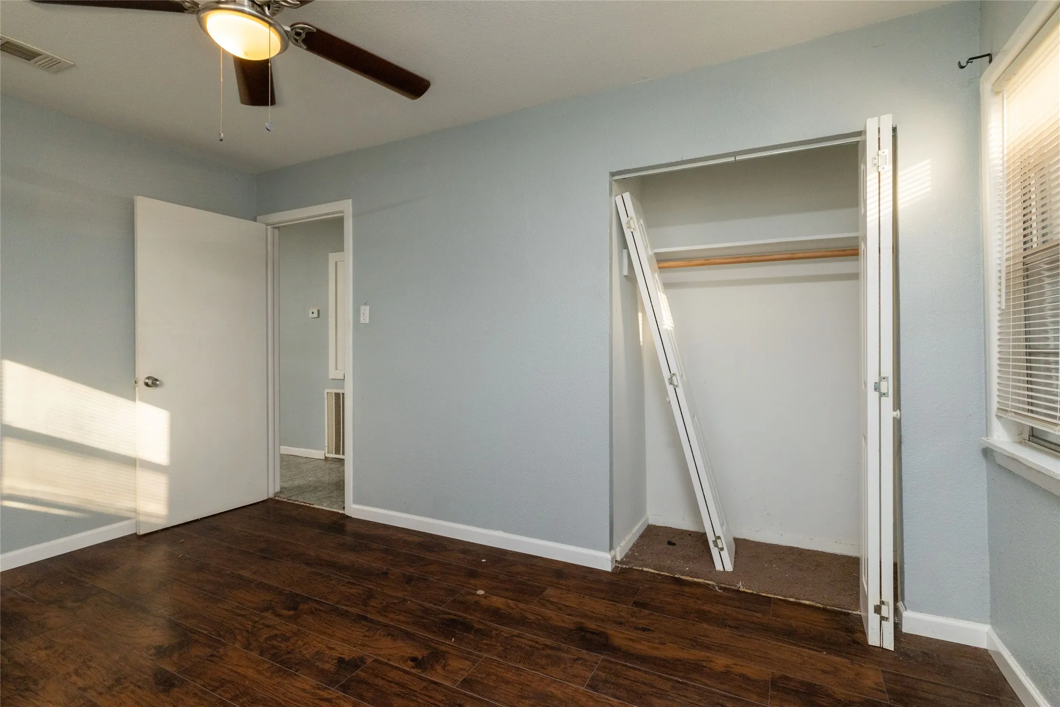 Single Family Residence For Sale in Tarrant County , 7109 Dogwood Park Drive, Richland Hills, Texas 76118, 2 Bedroom, 1 Bathroom, 1 Garage spaces, 1,041 Sqft, built in 1952, mls#21405575, Real Estate Agent in Richland Hills, Homes For Sale in Tarrant county, Homes For Sale in Richland Hills, Realtor in Richland Hills Texas, Real Estate Brokerage Independent Realty Texas, Luminita Cordes Realtor