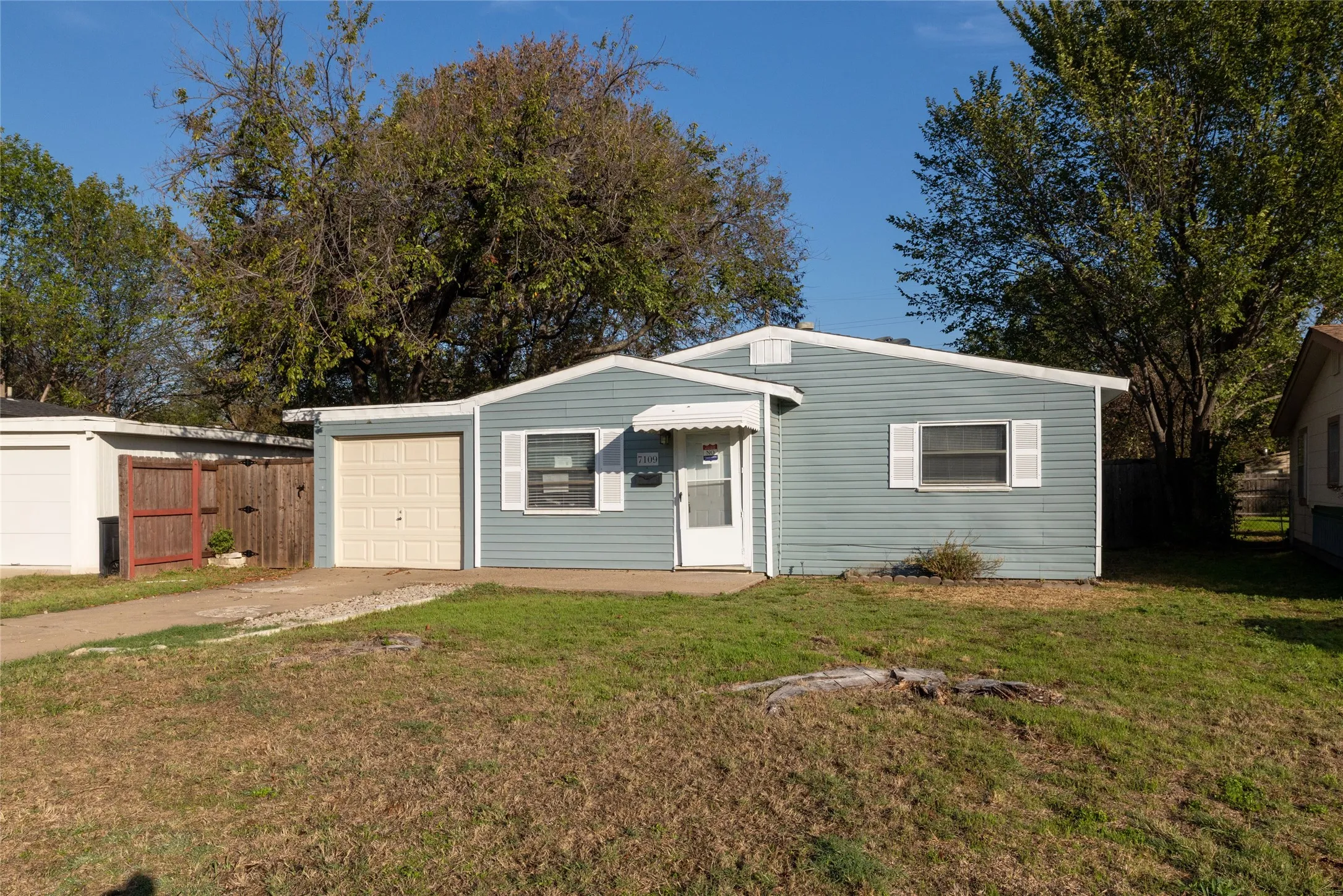 Single Family Residence For Sale in Tarrant County , 7109 Dogwood Park Drive, Richland Hills, Texas 76118, 2 Bedroom, 1 Bathroom, 1 Garage spaces, 1,041 Sqft, built in 1952, mls#21405575, Real Estate Agent in Richland Hills, Homes For Sale in Tarrant county, Homes For Sale in Richland Hills, Realtor in Richland Hills Texas, Real Estate Brokerage Independent Realty Texas, Luminita Cordes Realtor