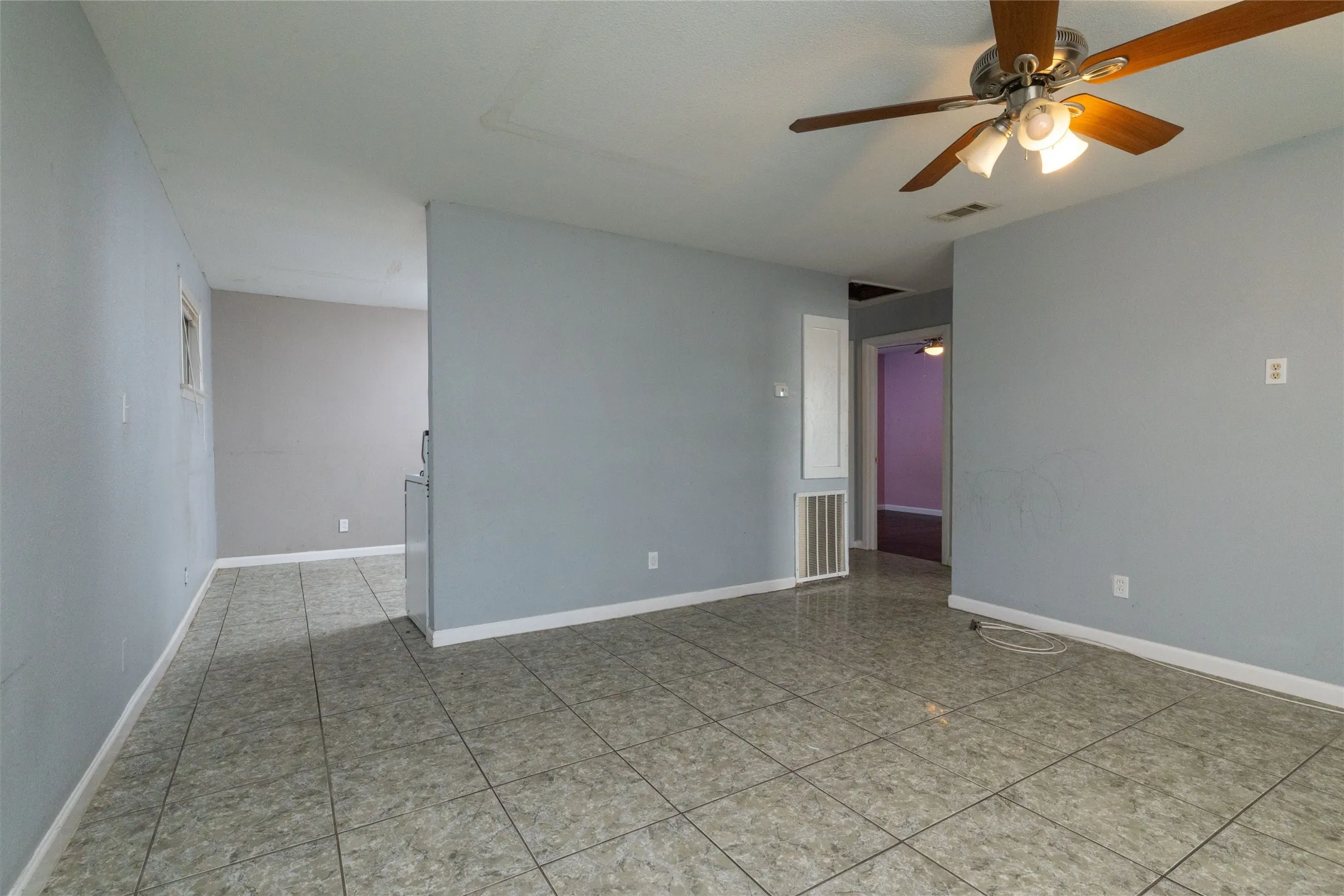 Single Family Residence For Sale in Tarrant County , 7109 Dogwood Park Drive, Richland Hills, Texas 76118, 2 Bedroom, 1 Bathroom, 1 Garage spaces, 1,041 Sqft, built in 1952, mls#21405575, Real Estate Agent in Richland Hills, Homes For Sale in Tarrant county, Homes For Sale in Richland Hills, Realtor in Richland Hills Texas, Real Estate Brokerage Independent Realty Texas, Luminita Cordes Realtor