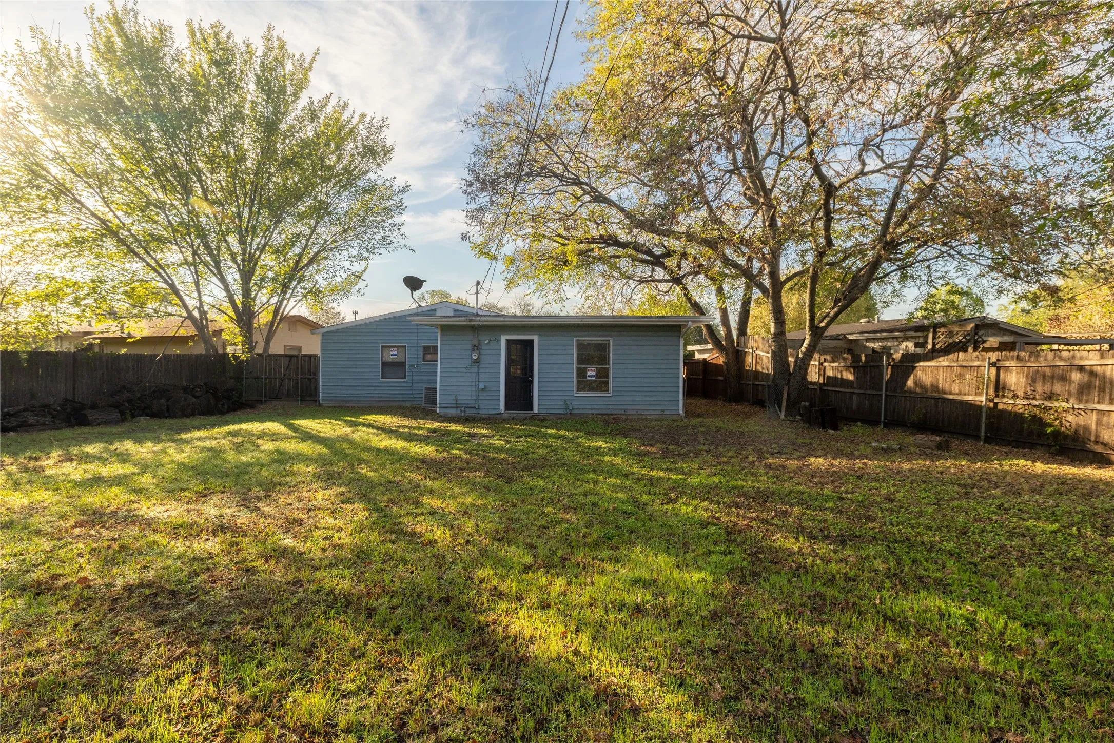 Single Family Residence For Sale in Tarrant County , 7109 Dogwood Park Drive, Richland Hills, Texas 76118, 2 Bedroom, 1 Bathroom, 1 Garage spaces, 1,041 Sqft, built in 1952, mls#21405575, Real Estate Agent in Richland Hills, Homes For Sale in Tarrant county, Homes For Sale in Richland Hills, Realtor in Richland Hills Texas, Real Estate Brokerage Independent Realty Texas, Luminita Cordes Realtor
