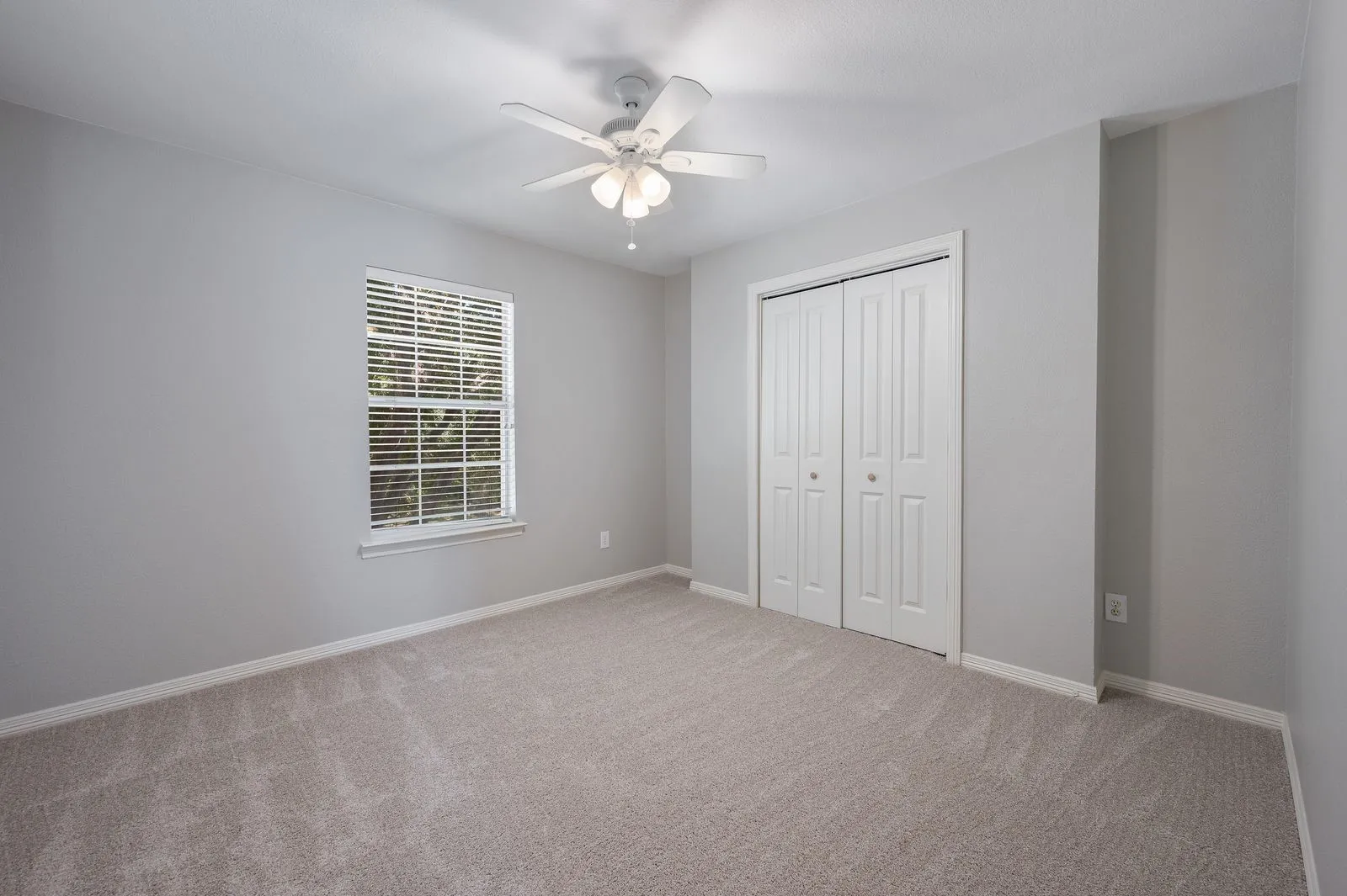 Single Family Residence For Sale in Dallas County , 9612 E Oaks Lane, Irving, Texas 75063, 4 Bedroom, 3 Bathroom, 2 Garage spaces, 3,063 Sqft, built in 1995, mls#21405123, Real Estate Agent in Irving, Homes For Sale in Dallas county, Homes For Sale in Irving, Realtor in Irving Texas, Real Estate Brokerage Independent Realty Texas, Luminita Cordes Realtor