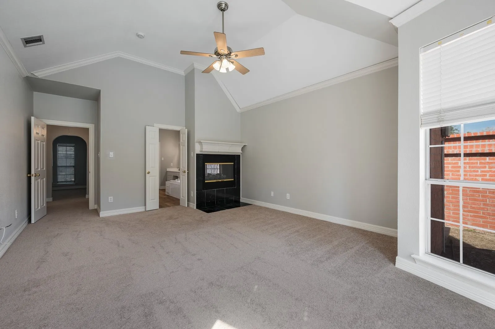 Single Family Residence For Sale in Dallas County , 9612 E Oaks Lane, Irving, Texas 75063, 4 Bedroom, 3 Bathroom, 2 Garage spaces, 3,063 Sqft, built in 1995, mls#21405123, Real Estate Agent in Irving, Homes For Sale in Dallas county, Homes For Sale in Irving, Realtor in Irving Texas, Real Estate Brokerage Independent Realty Texas, Luminita Cordes Realtor