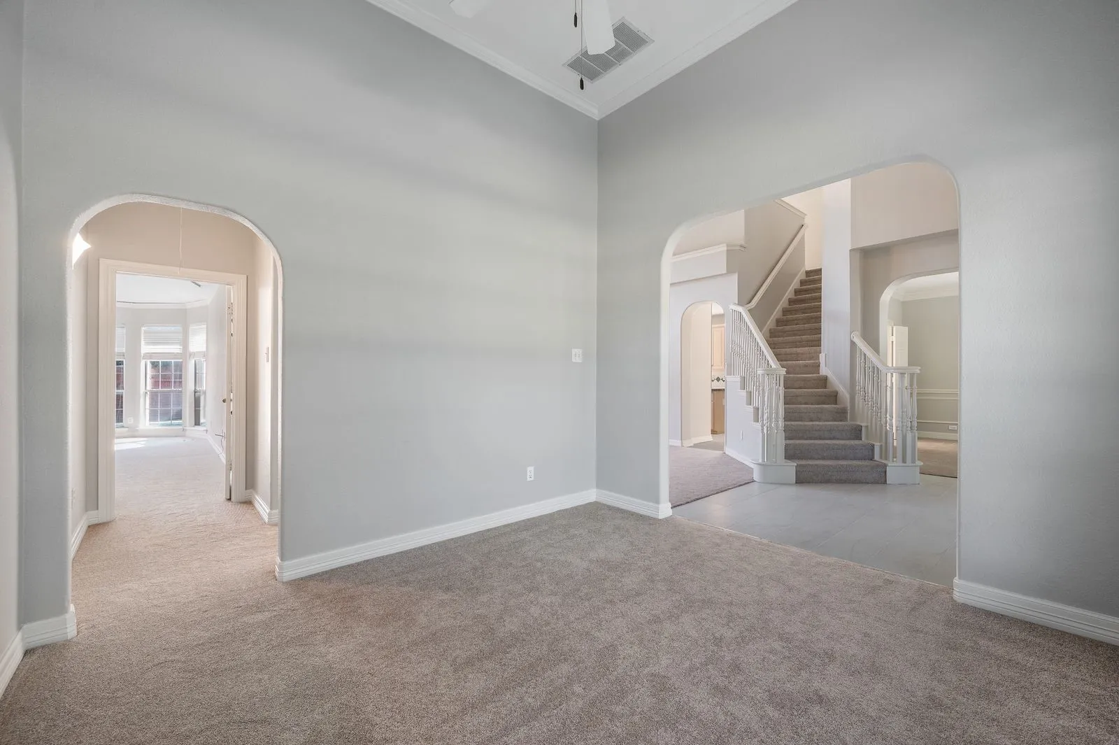 Single Family Residence For Sale in Dallas County , 9612 E Oaks Lane, Irving, Texas 75063, 4 Bedroom, 3 Bathroom, 2 Garage spaces, 3,063 Sqft, built in 1995, mls#21405123, Real Estate Agent in Irving, Homes For Sale in Dallas county, Homes For Sale in Irving, Realtor in Irving Texas, Real Estate Brokerage Independent Realty Texas, Luminita Cordes Realtor