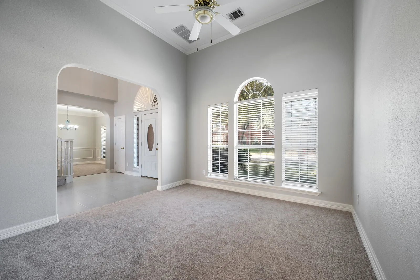 Single Family Residence For Sale in Dallas County , 9612 E Oaks Lane, Irving, Texas 75063, 4 Bedroom, 3 Bathroom, 2 Garage spaces, 3,063 Sqft, built in 1995, mls#21405123, Real Estate Agent in Irving, Homes For Sale in Dallas county, Homes For Sale in Irving, Realtor in Irving Texas, Real Estate Brokerage Independent Realty Texas, Luminita Cordes Realtor