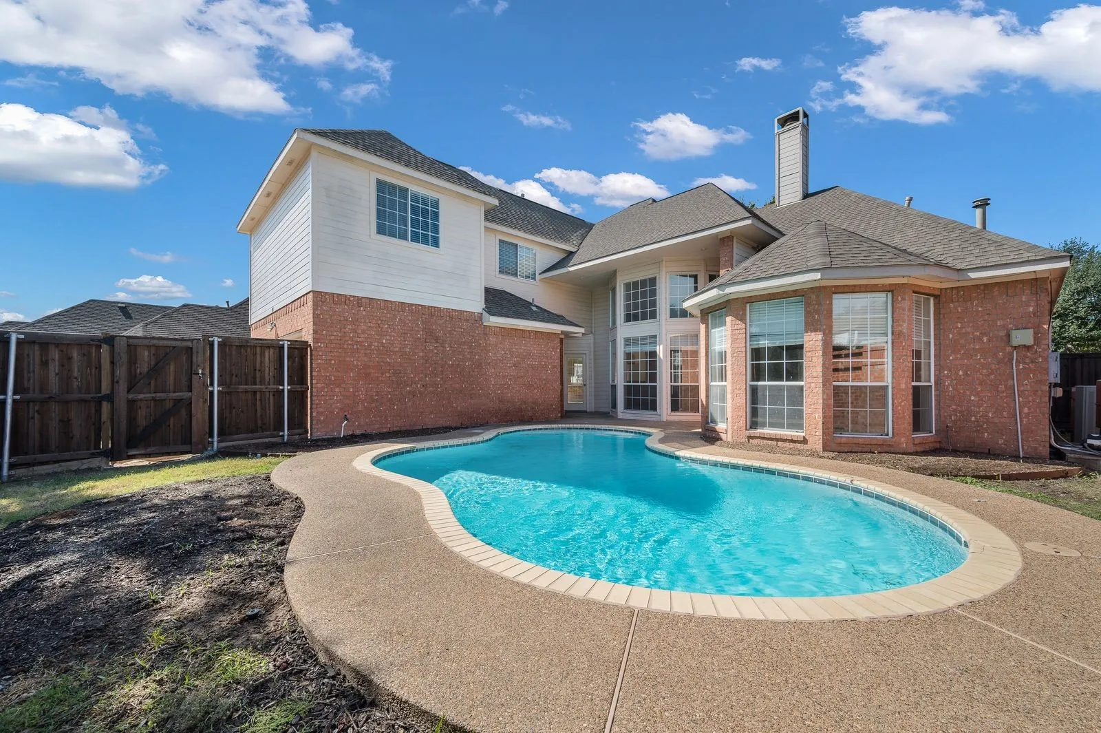 Single Family Residence For Sale in Dallas County , 9612 E Oaks Lane, Irving, Texas 75063, 4 Bedroom, 3 Bathroom, 2 Garage spaces, 3,063 Sqft, built in 1995, mls#21405123, Real Estate Agent in Irving, Homes For Sale in Dallas county, Homes For Sale in Irving, Realtor in Irving Texas, Real Estate Brokerage Independent Realty Texas, Luminita Cordes Realtor