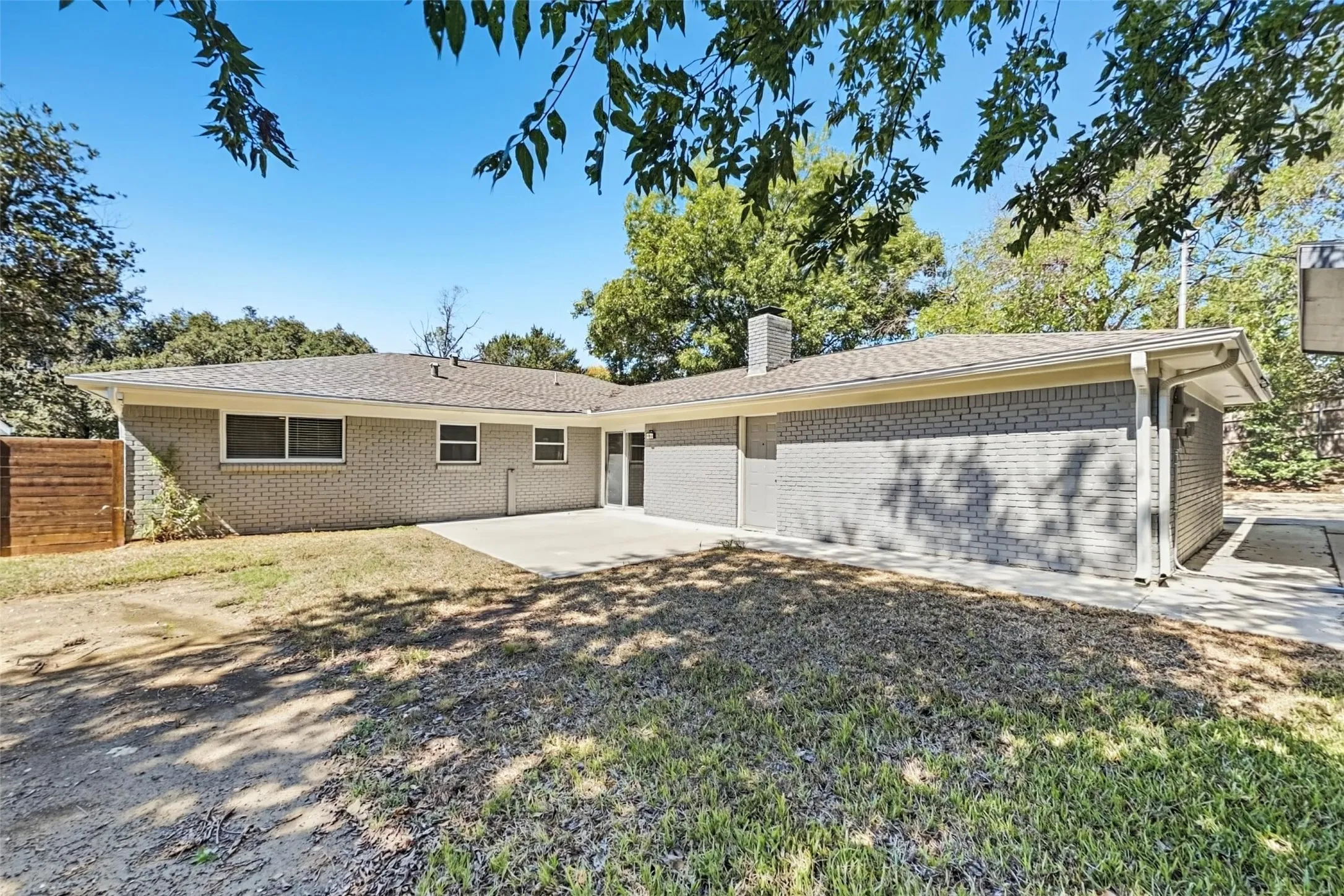 Single Family Residence For Rent in Tarrant County , 5605 Wimbleton Way, Fort Worth, Texas 76133, 3 Bedroom, 2 Bathroom, 2 Garage spaces, 1,994 Sqft, built in 1962, mls#21411618, Real Estate Agent in Fort Worth, Homes For Rent in Tarrant county, Homes For Rent in Fort Worth, Realtor in Fort Worth Texas, Real Estate Brokerage Independent Realty Texas, Luminita Cordes Realtor
