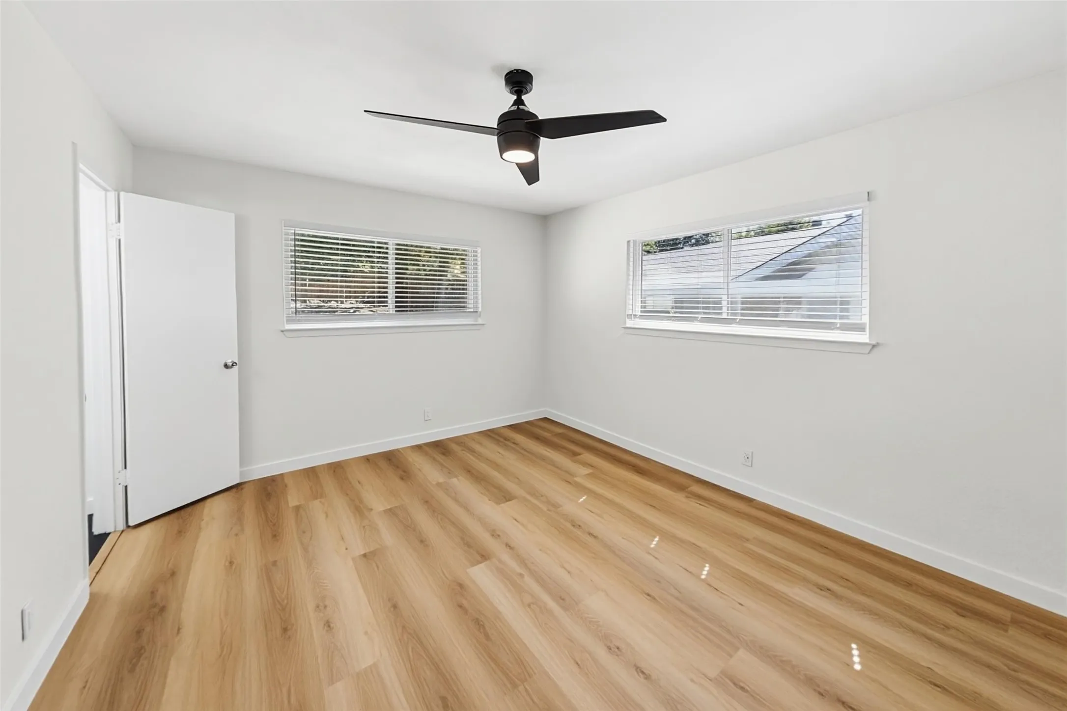 Single Family Residence For Rent in Tarrant County , 5605 Wimbleton Way, Fort Worth, Texas 76133, 3 Bedroom, 2 Bathroom, 2 Garage spaces, 1,994 Sqft, built in 1962, mls#21411618, Real Estate Agent in Fort Worth, Homes For Rent in Tarrant county, Homes For Rent in Fort Worth, Realtor in Fort Worth Texas, Real Estate Brokerage Independent Realty Texas, Luminita Cordes Realtor
