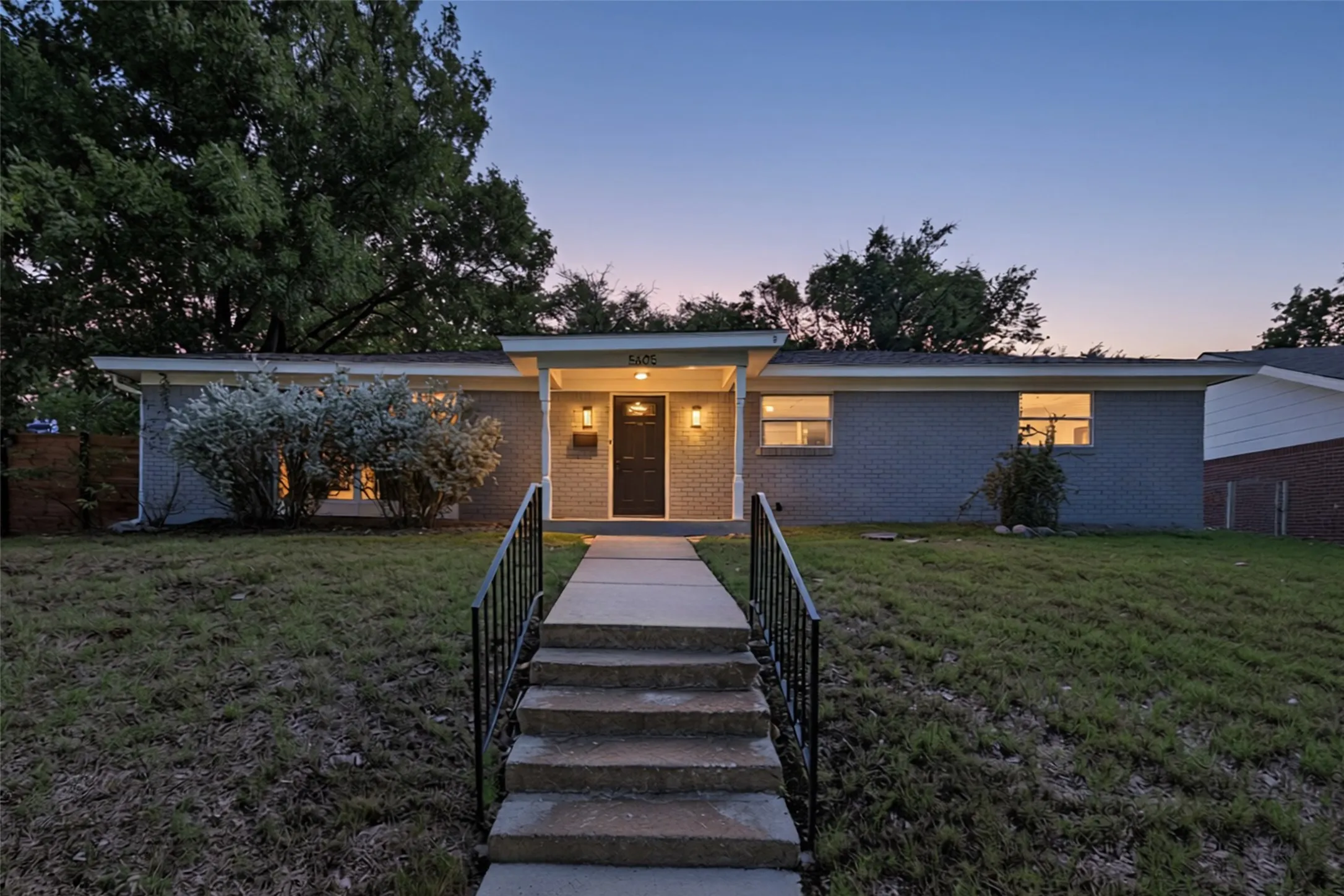 Single Family Residence For Rent in Tarrant County , 5605 Wimbleton Way, Fort Worth, Texas 76133, 3 Bedroom, 2 Bathroom, 2 Garage spaces, 1,994 Sqft, built in 1962, mls#21411618, Real Estate Agent in Fort Worth, Homes For Rent in Tarrant county, Homes For Rent in Fort Worth, Realtor in Fort Worth Texas, Real Estate Brokerage Independent Realty Texas, Luminita Cordes Realtor
