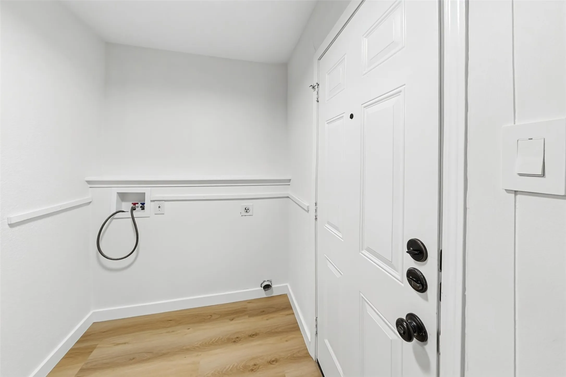 Single Family Residence For Rent in Tarrant County , 5605 Wimbleton Way, Fort Worth, Texas 76133, 3 Bedroom, 2 Bathroom, 2 Garage spaces, 1,994 Sqft, built in 1962, mls#21411618, Real Estate Agent in Fort Worth, Homes For Rent in Tarrant county, Homes For Rent in Fort Worth, Realtor in Fort Worth Texas, Real Estate Brokerage Independent Realty Texas, Luminita Cordes Realtor